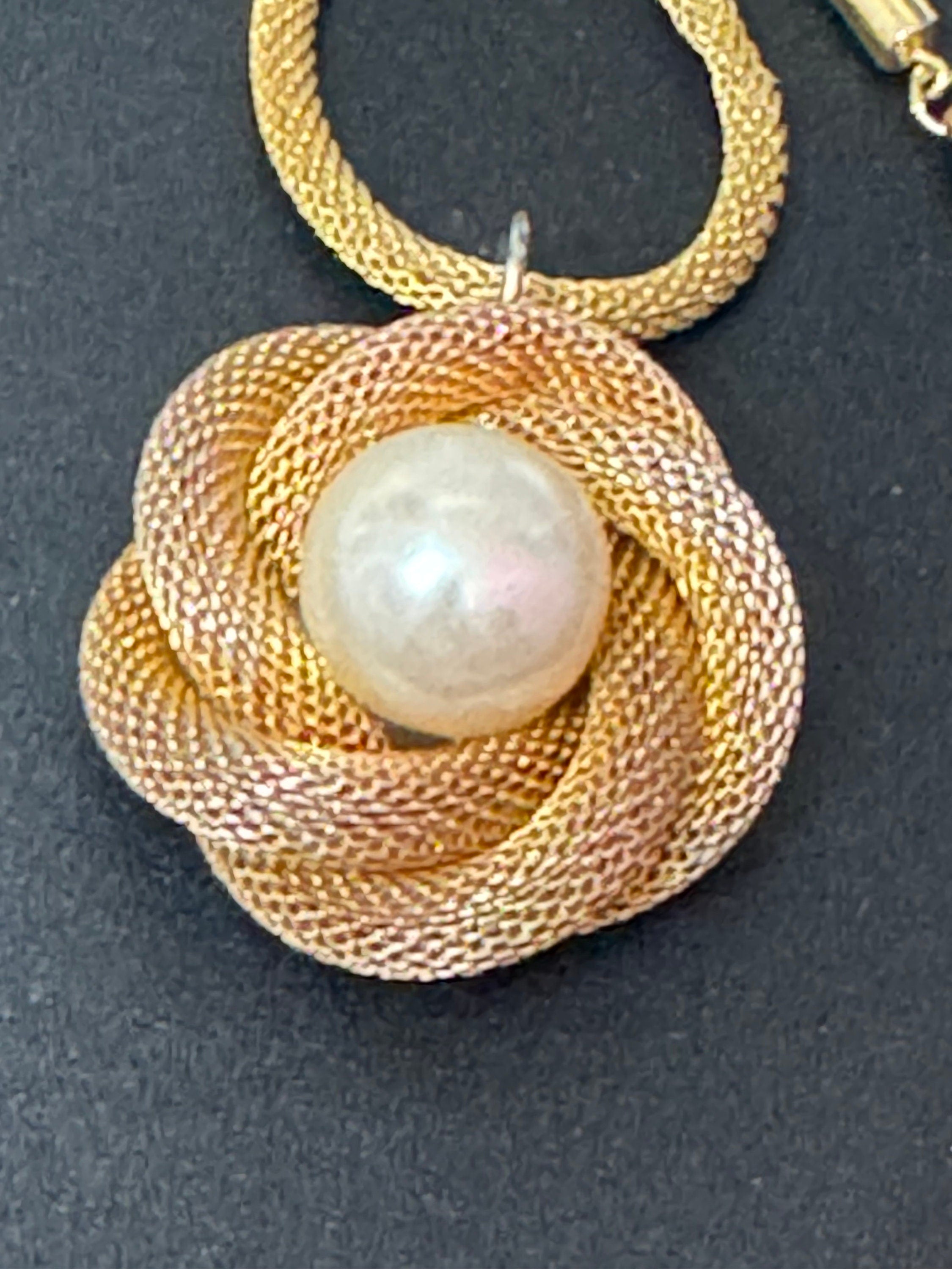 Vintage gold tone tube mesh pendant necklace with large central faux pearl