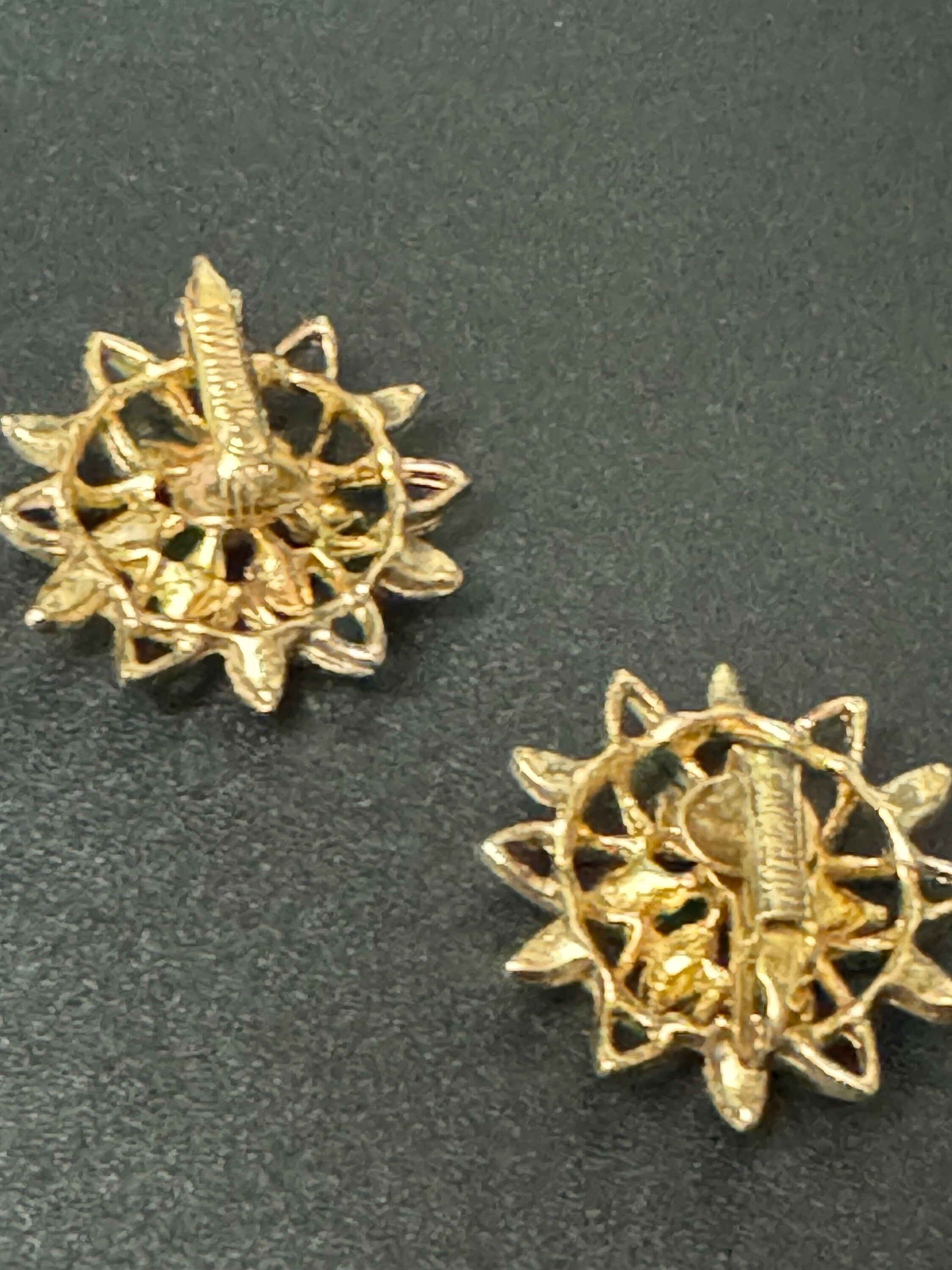 Signed SARAH COV signed open work Clip on floral stud earrings 1960s 1970s