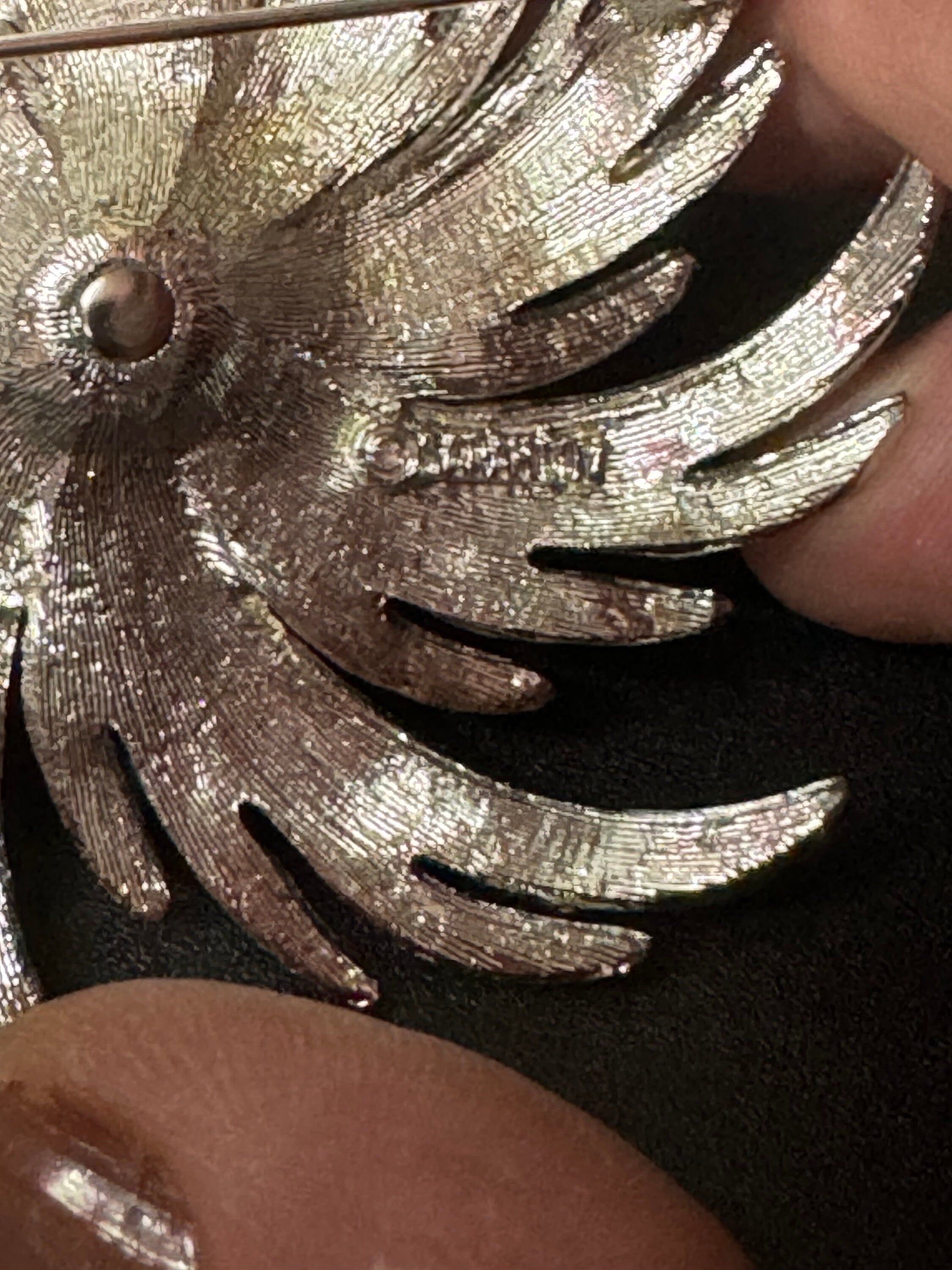 Signed Sarah Coventry modernist flower brooch silver tone with central Pearl cabochon