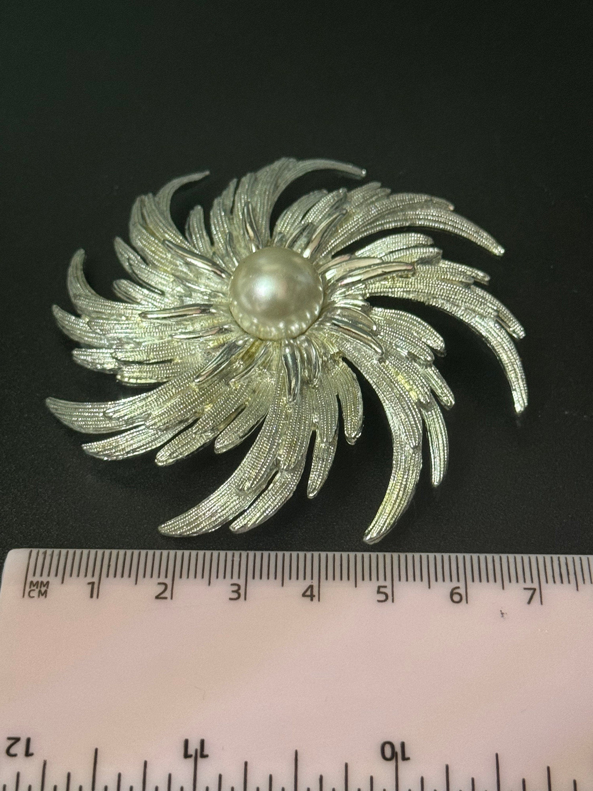 Signed Sarah Coventry modernist flower brooch silver tone with central Pearl cabochon