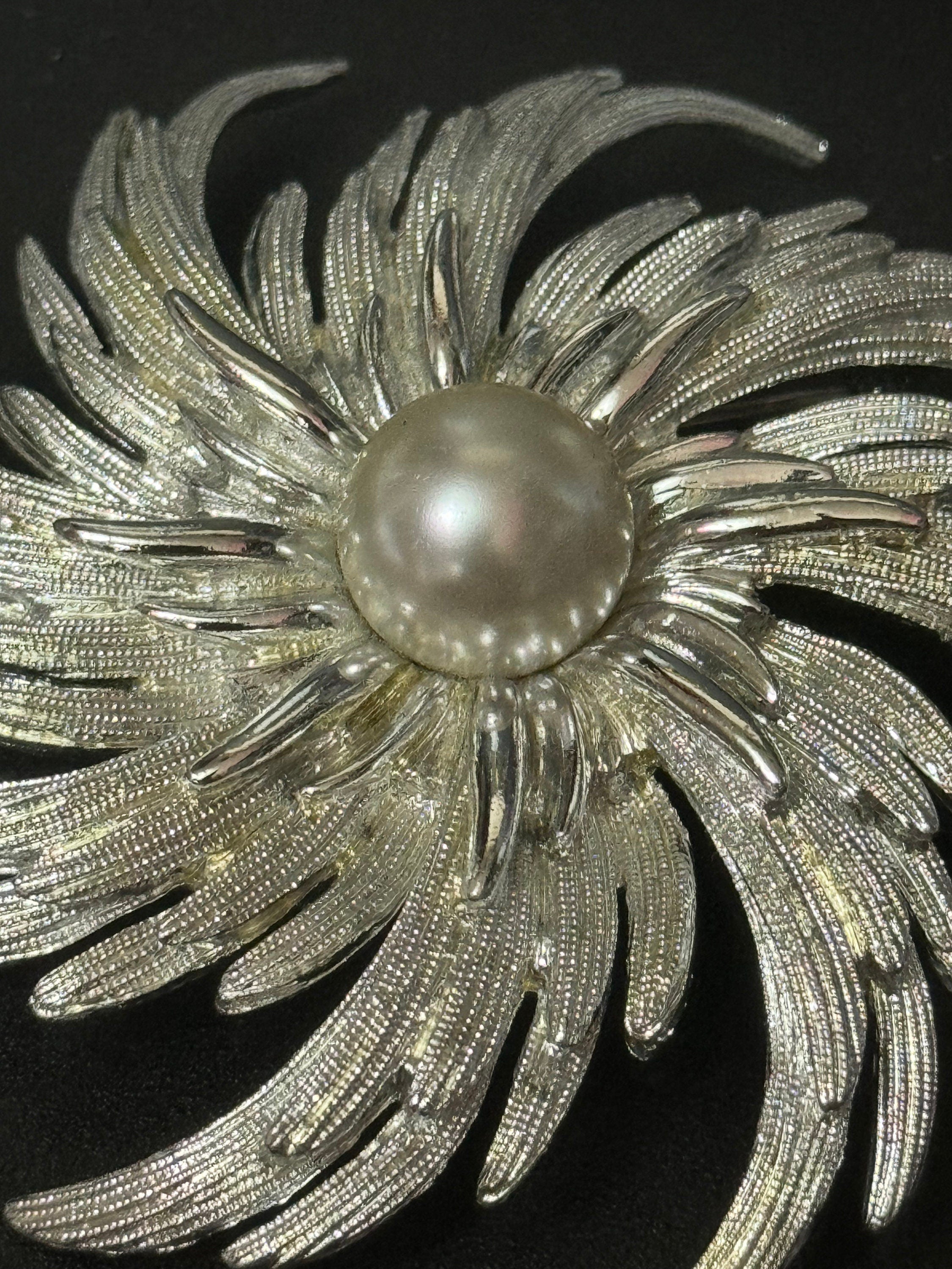Signed Sarah Coventry modernist flower brooch silver tone with central Pearl cabochon