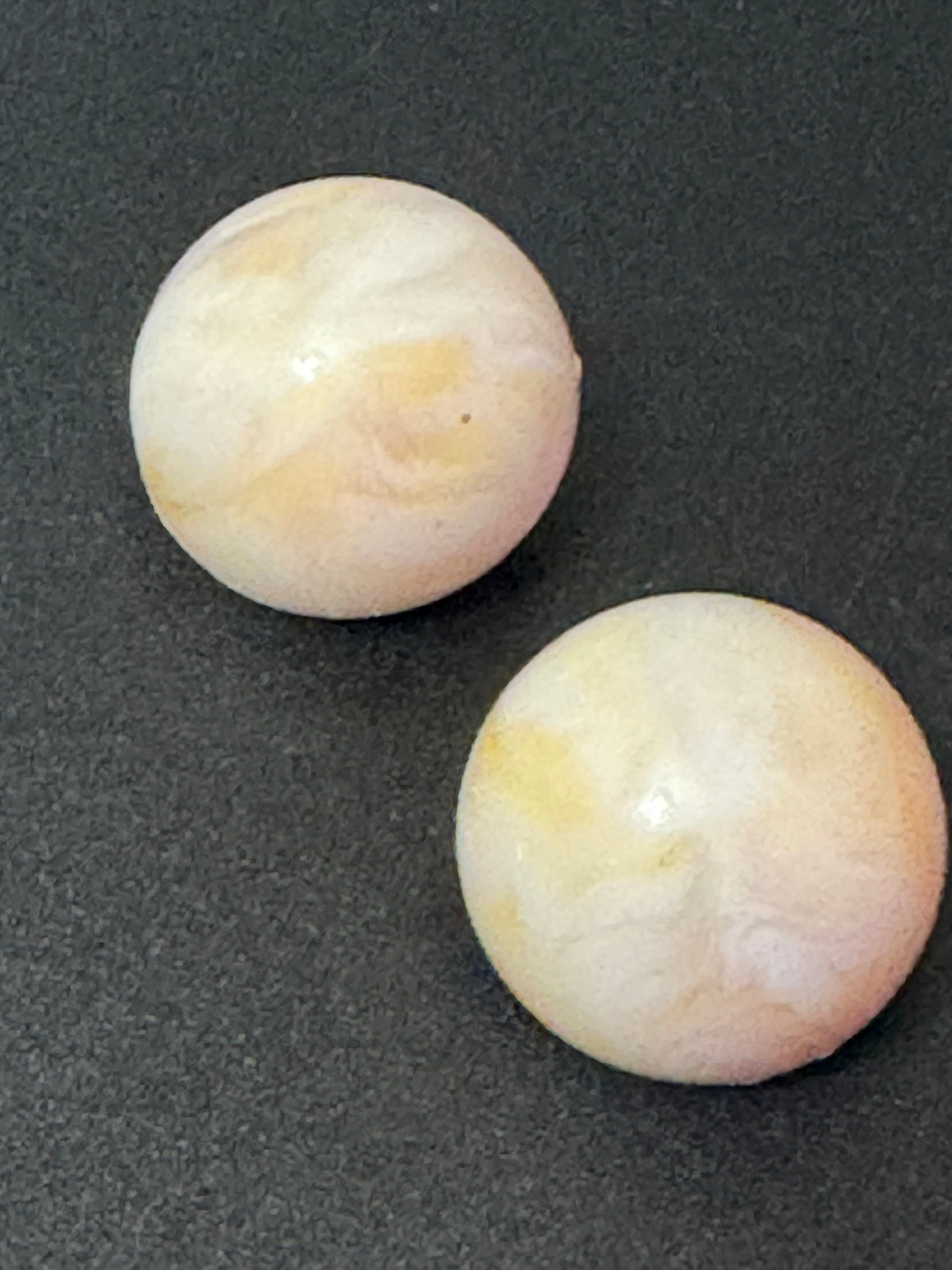 Vintage 1950s marbled beige plastic dome button Clip On Earrings