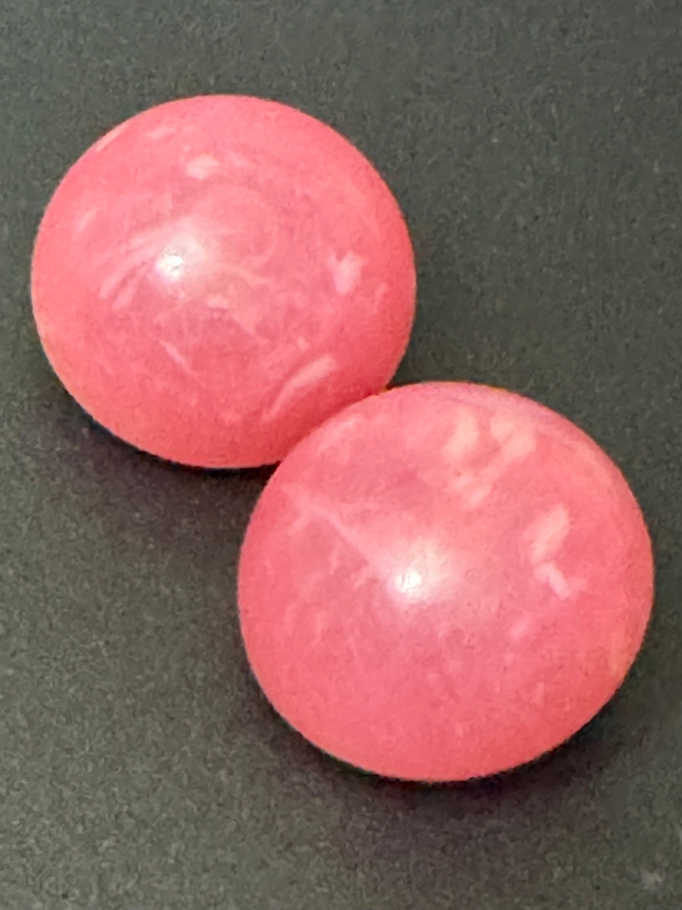 Vintage 1950s marbled Pink plastic dome button Clip On Earrings