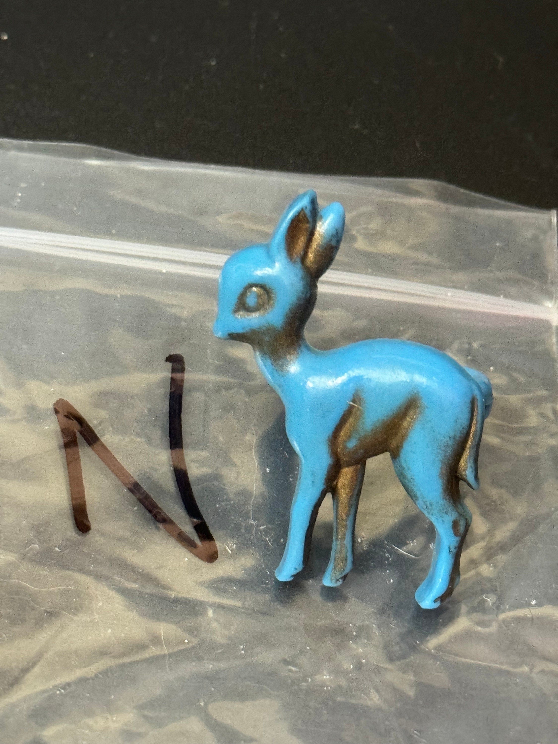 Size N Vintage kitsch oversized big blue early plastic novelty deer fawn ring