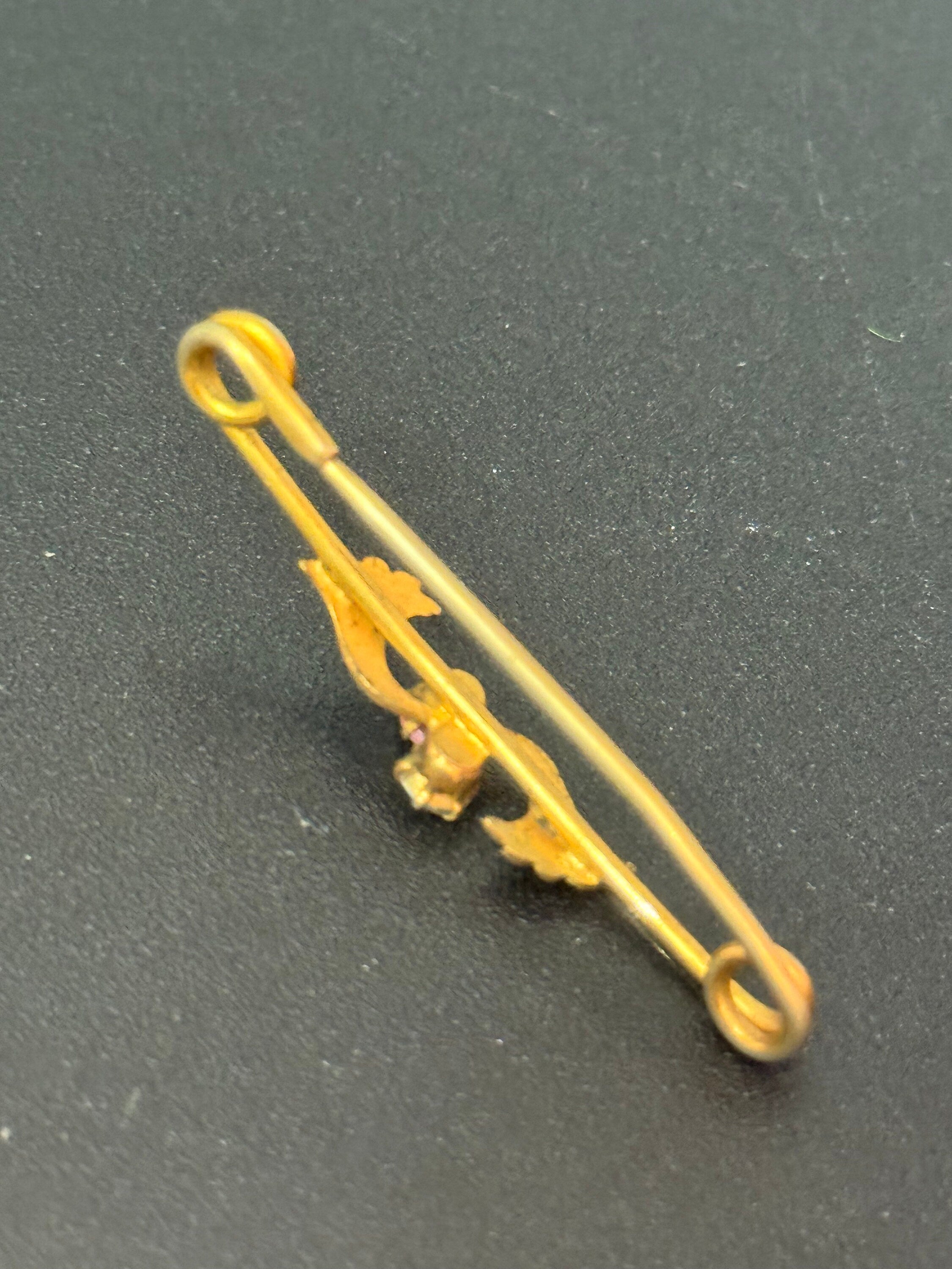 Vintage Rhinestone Bar Brooch: Gold Tone Victorian Style (4cm)