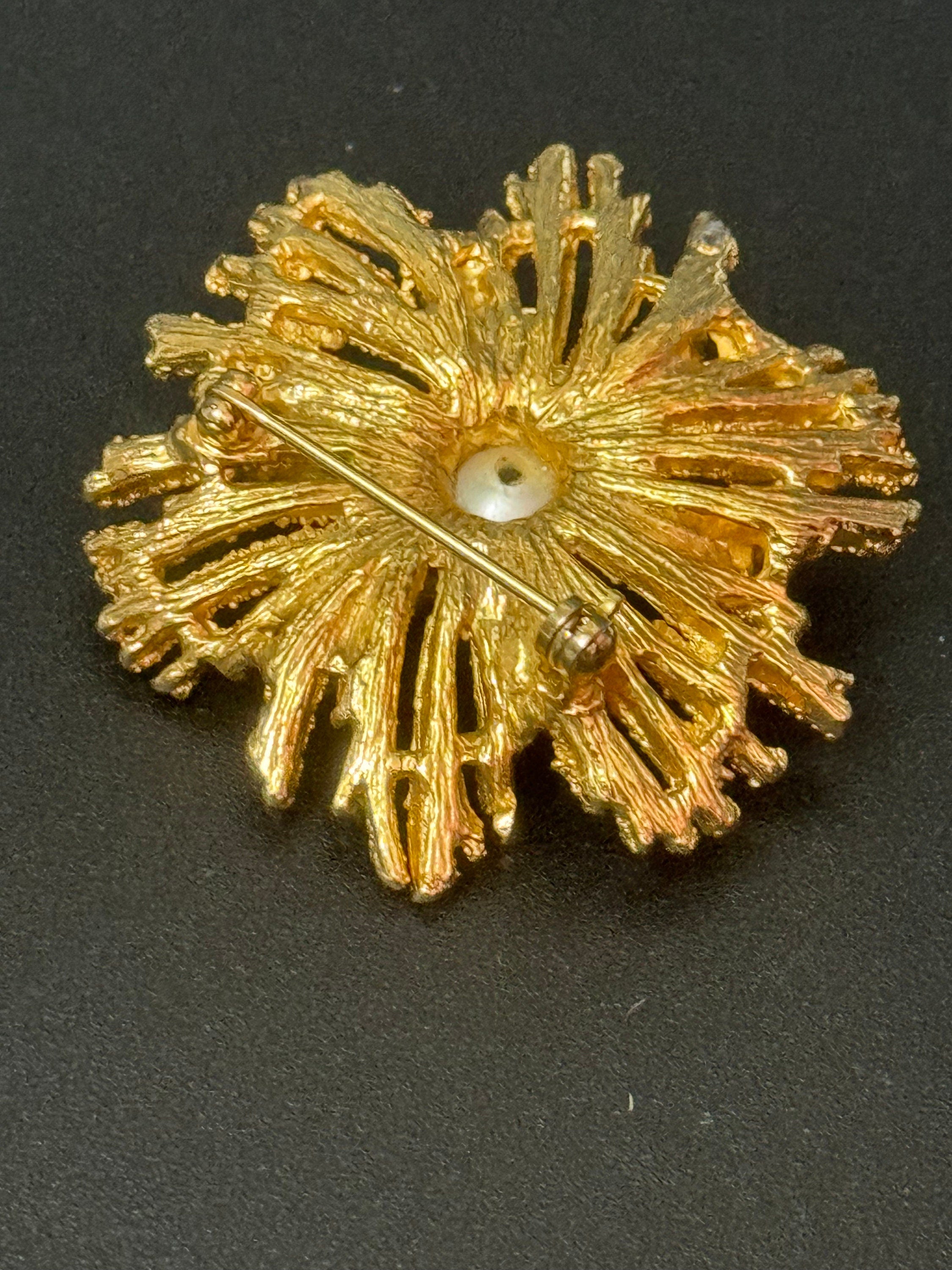 modernist mid century gold tone abstract Starburst faux pearl diamanté brooch 4.5cm