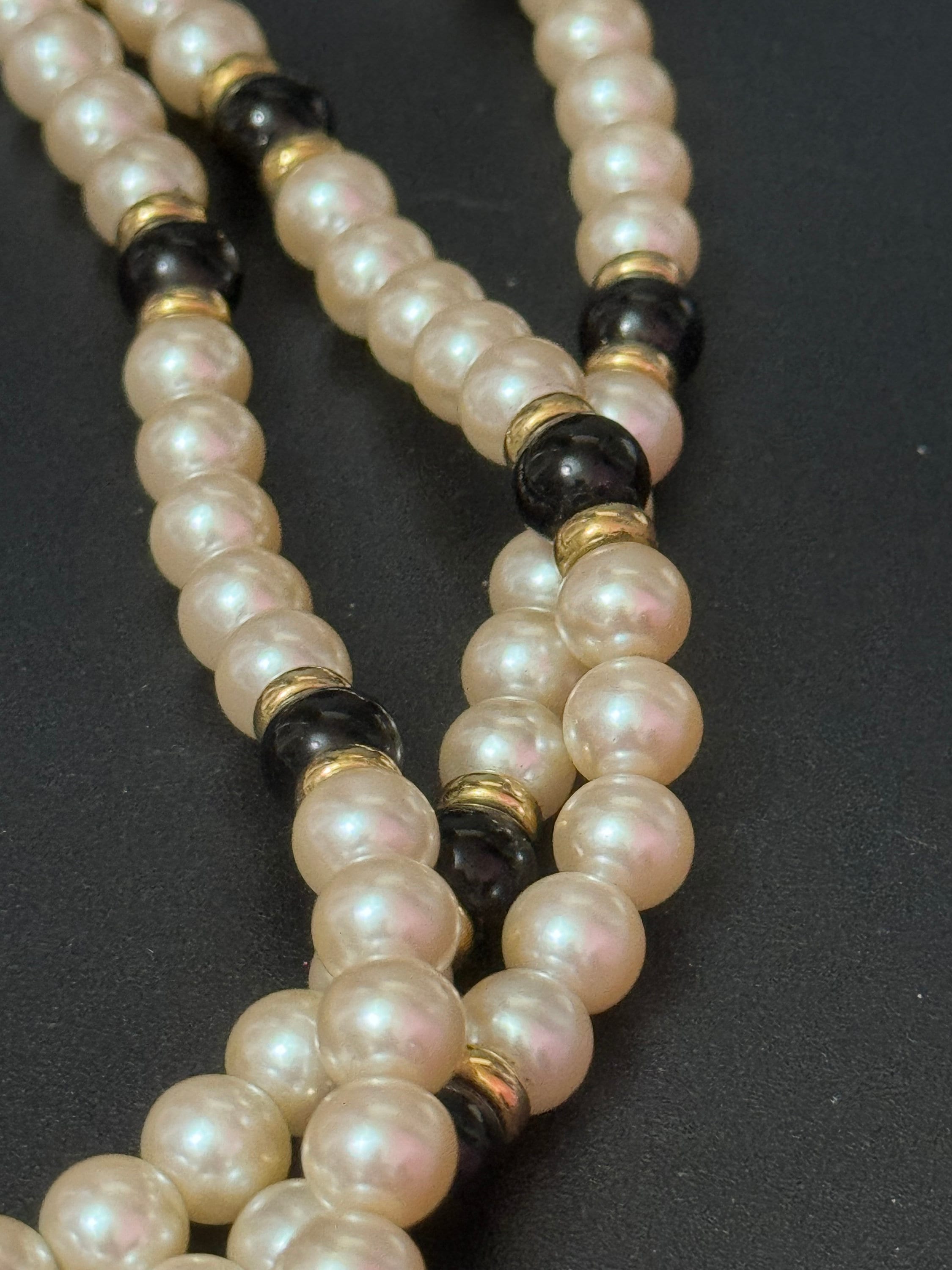 Retro Faux Pearl Choker: Black, Gold & Cream Triple Strand (44cm)
