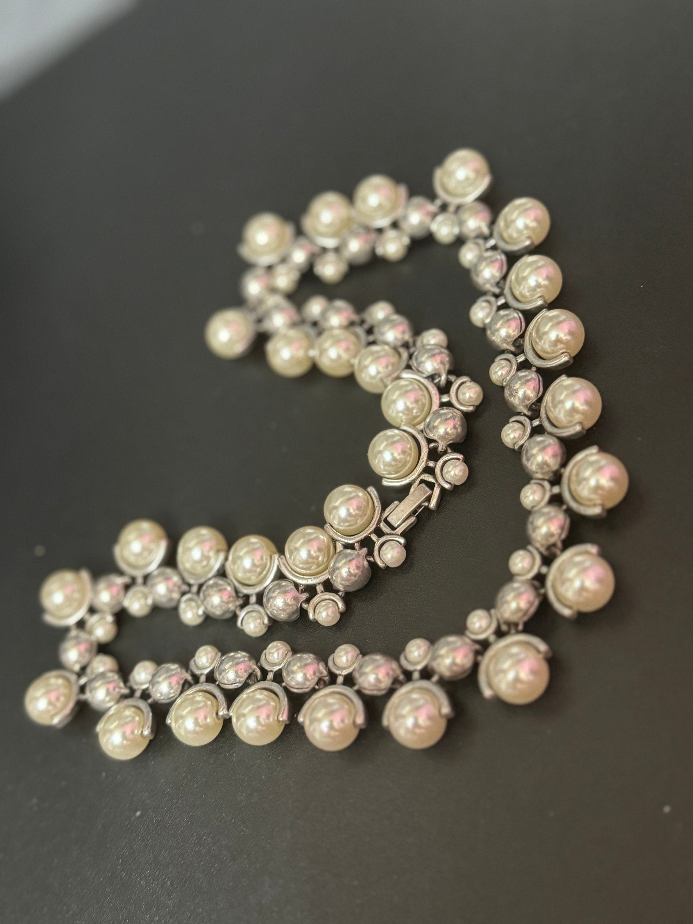 Retro Stylish silver tone white and grey glass beaded faux pearl choker collar necklace high end jewellery
