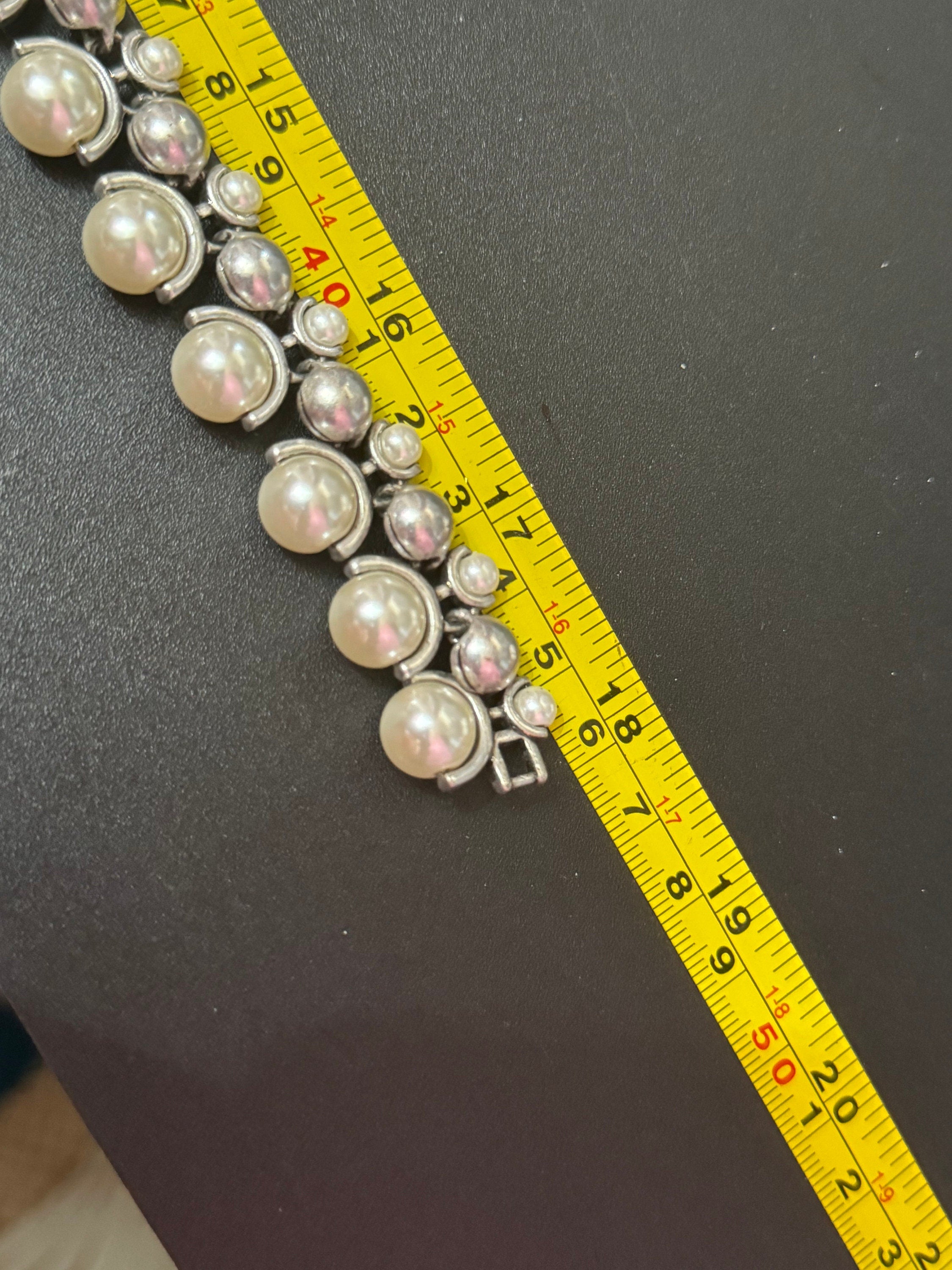 Retro Stylish silver tone white and grey glass beaded faux pearl choker collar necklace high end jewellery