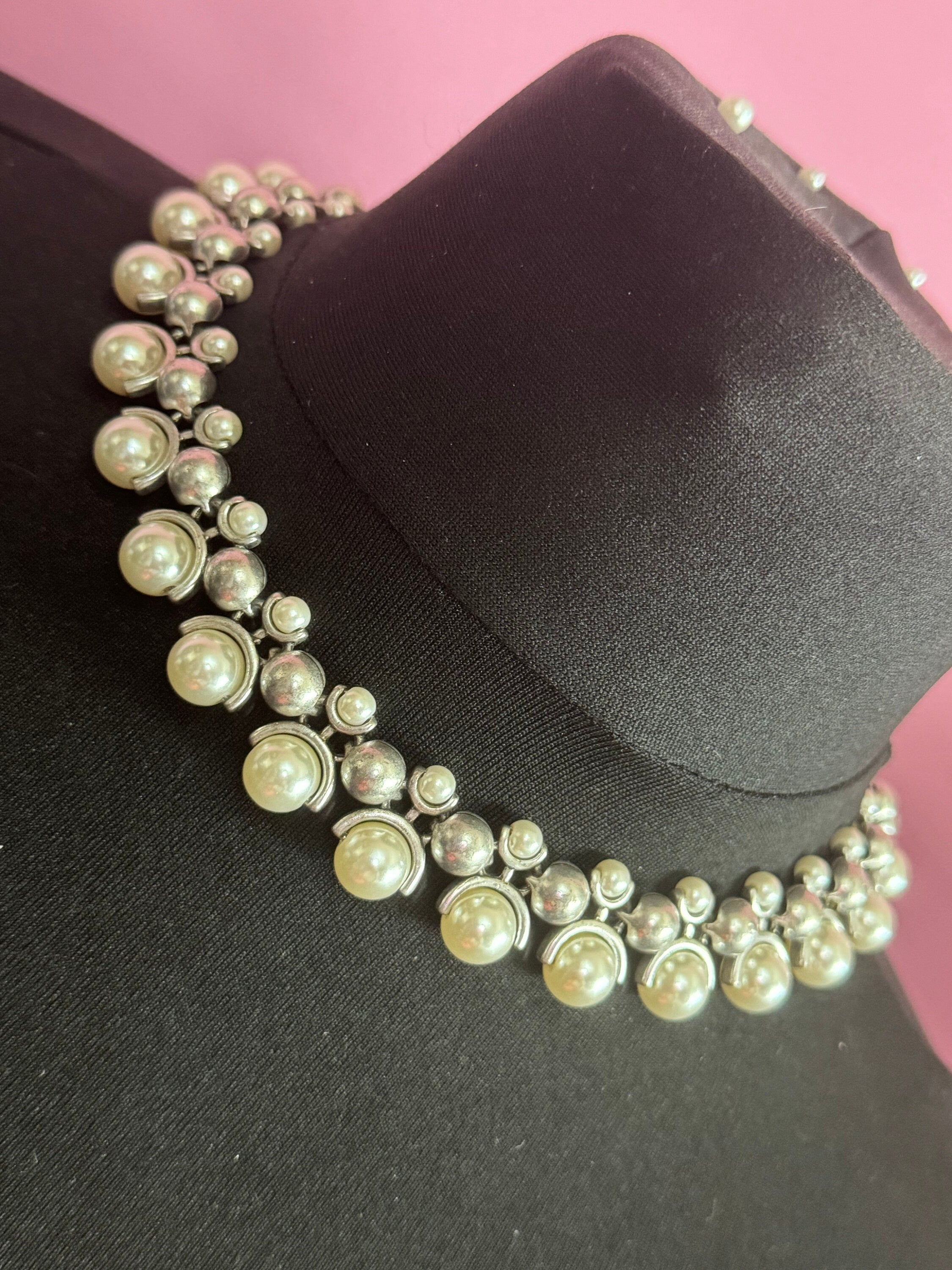 Retro Stylish silver tone white and grey glass beaded faux pearl choker collar necklace high end jewellery