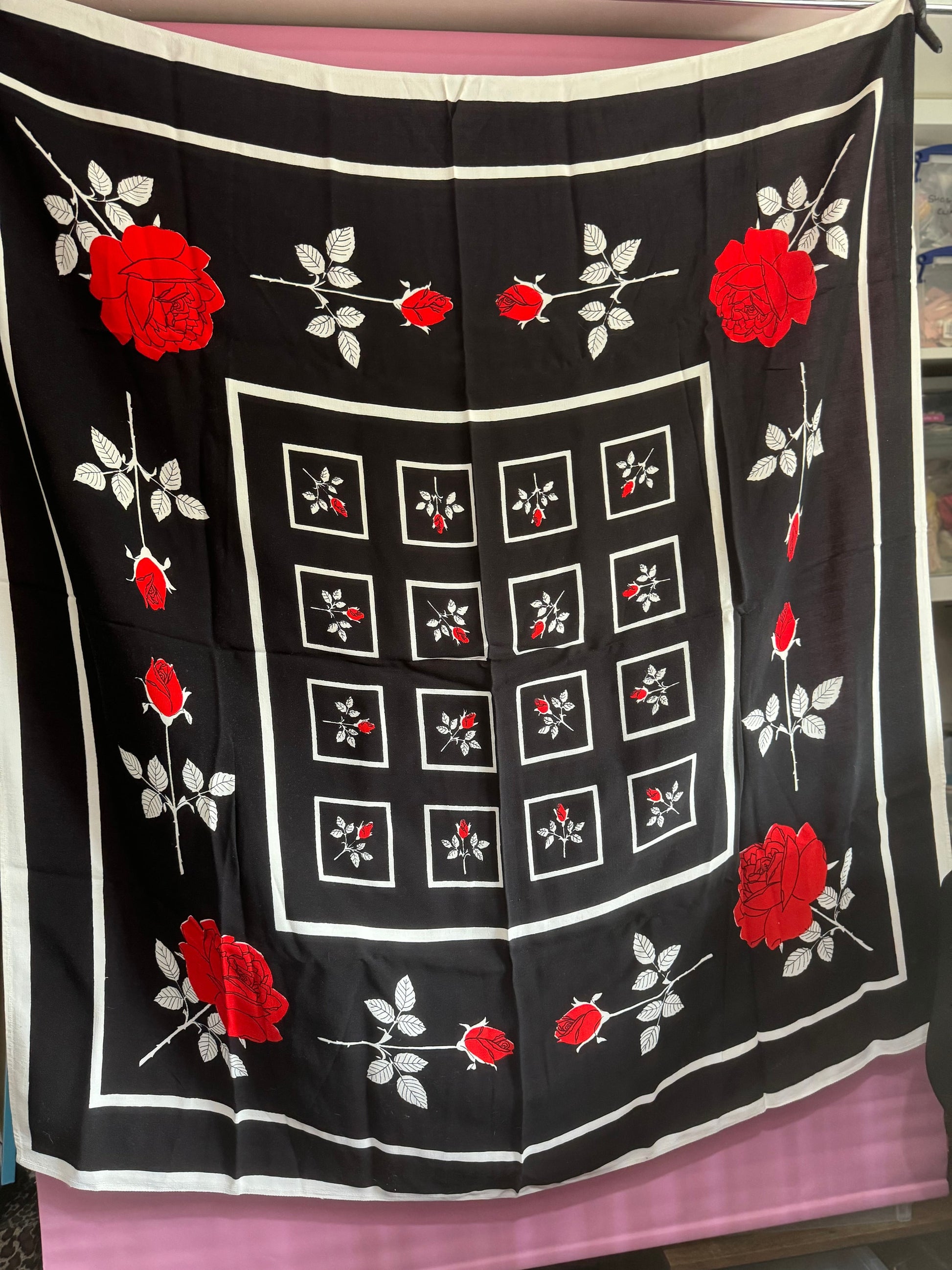 Large 47” square black white and red roses floral Vintage printed tablecloth and 4 matching 40cm napkins