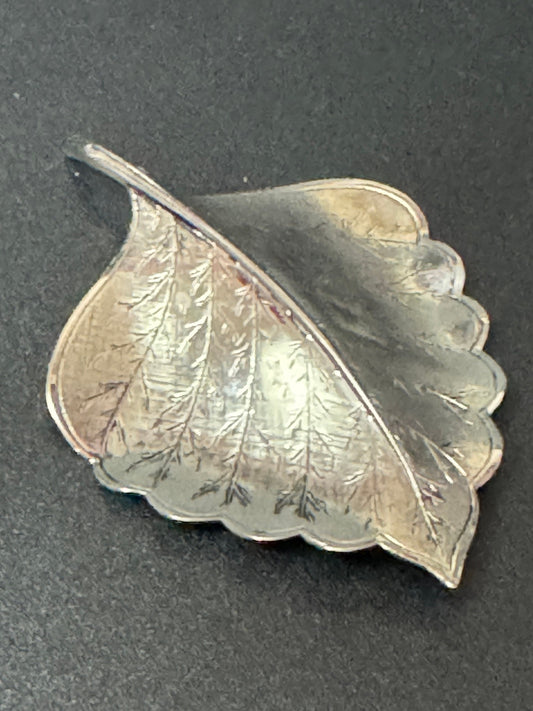 6cm vintage silver tone textured brush metal leaf brooch large 1950s 1960s Nature Autumn