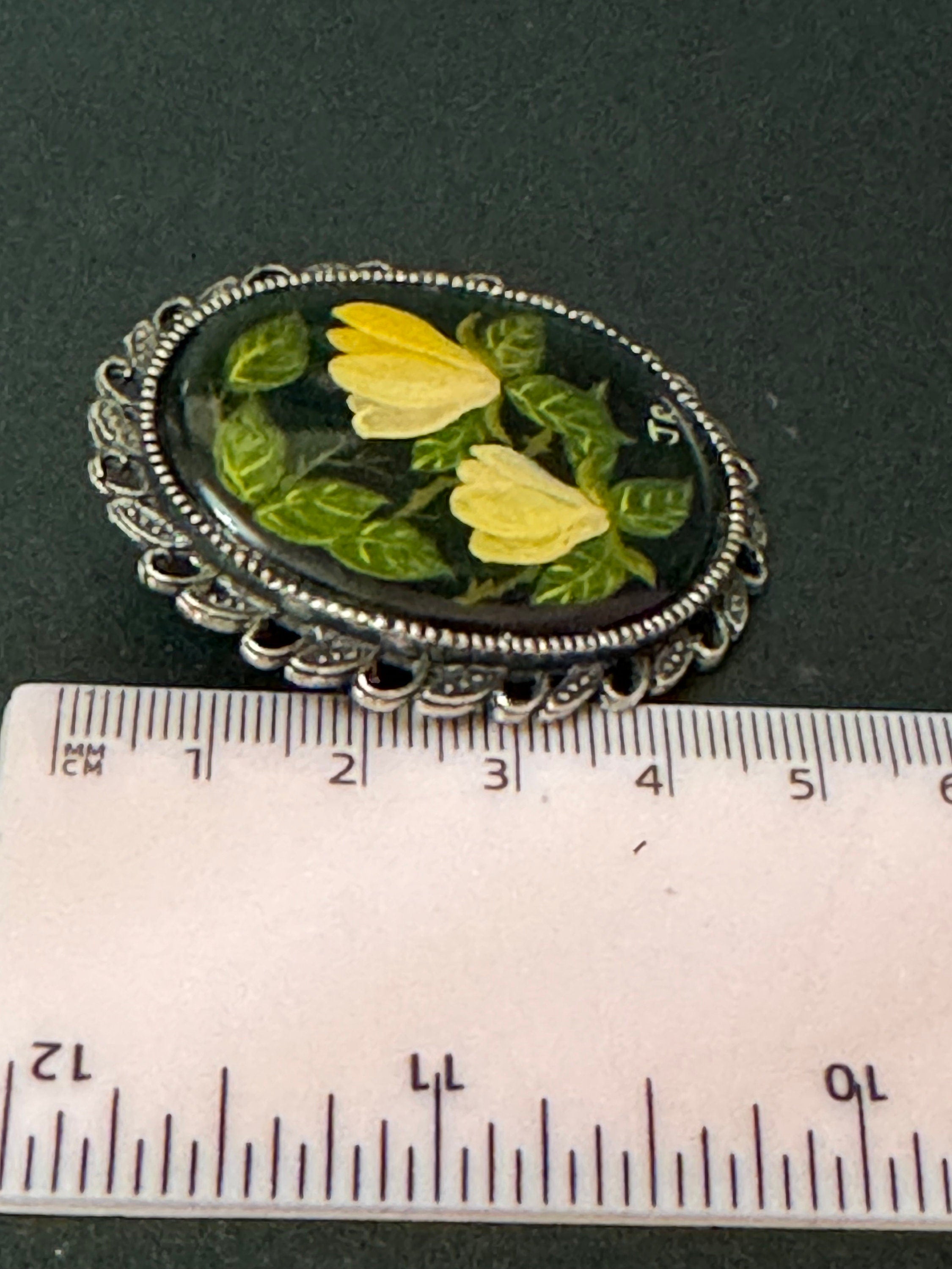 Vintage hand painted crocus floral brooch with detailed edge silver tone