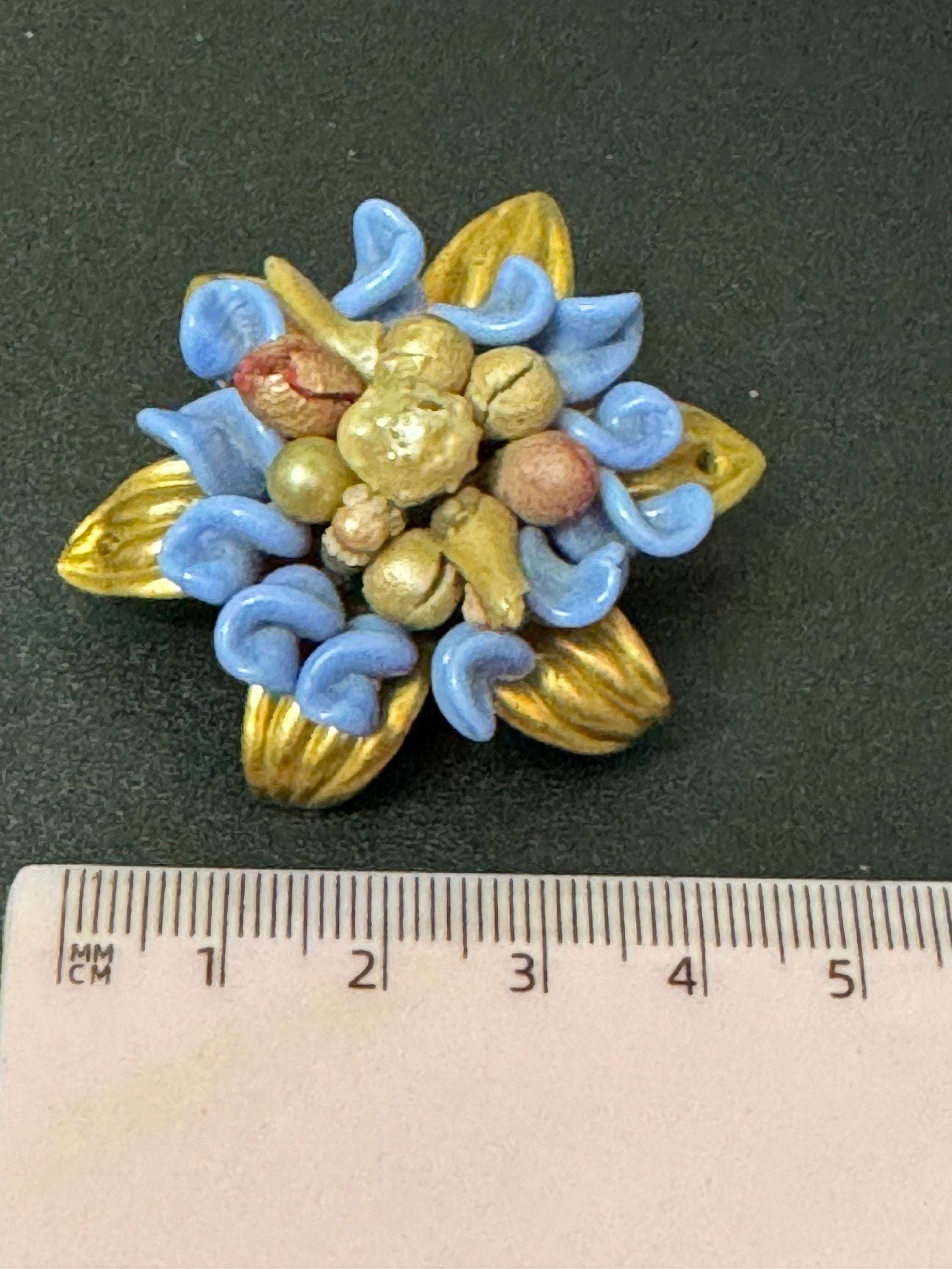 Vintage kitsch cornflower blue floral brooch 1930s