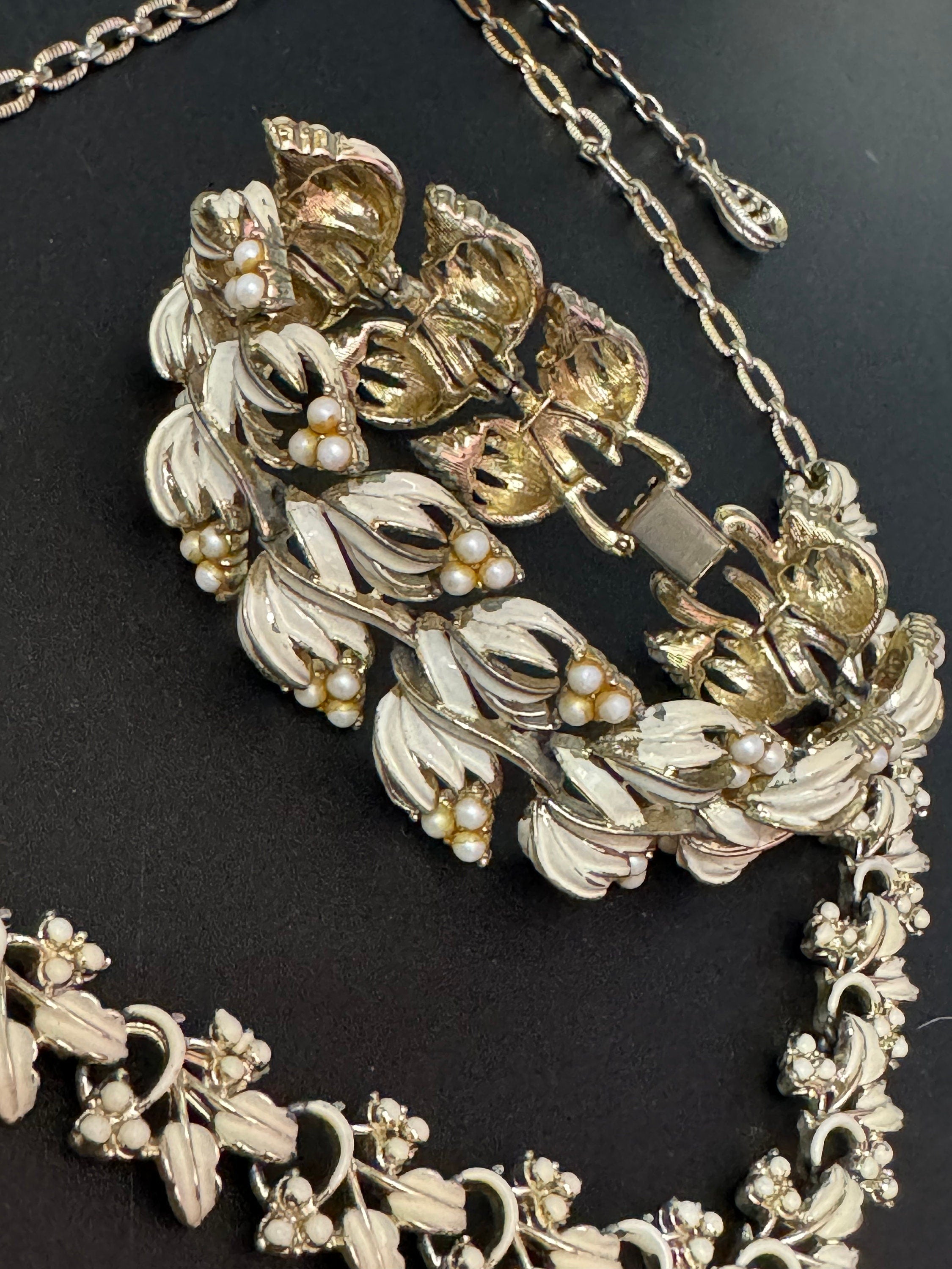 Cream enamel panel link leaf and berry Necklace & bracelet jewellery set gold tone