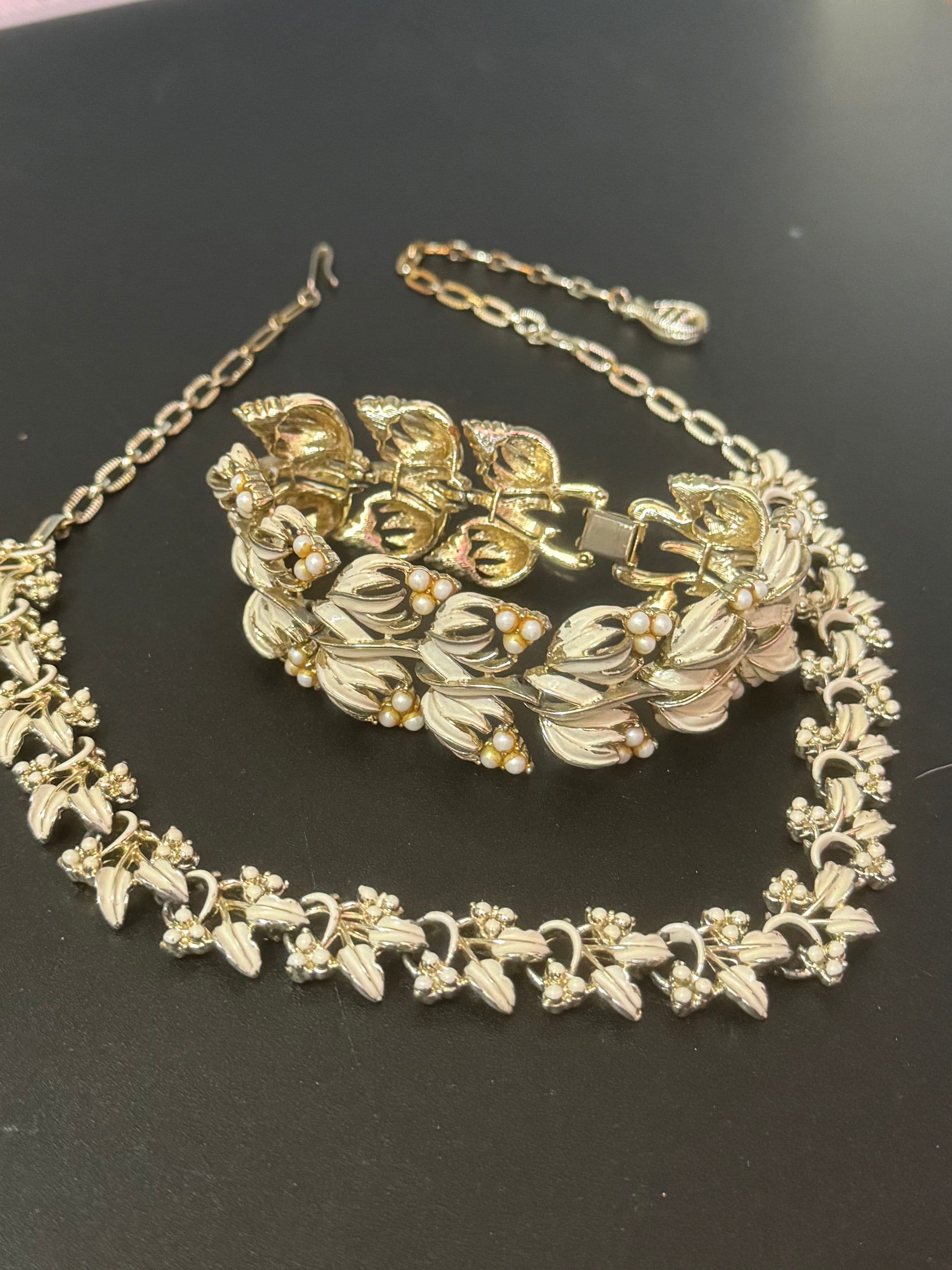 Cream enamel panel link leaf and berry Necklace & bracelet jewellery set gold tone