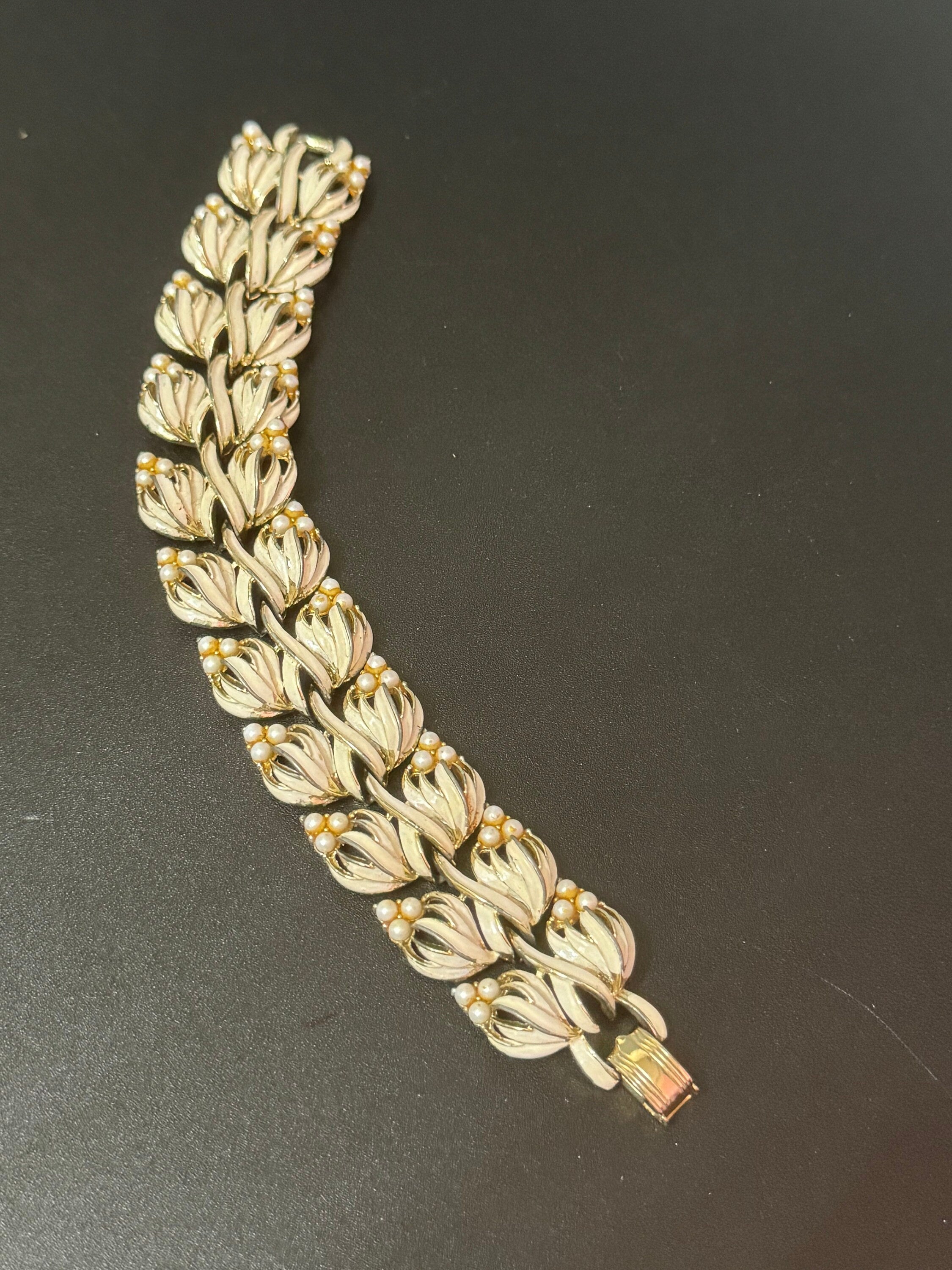 Cream enamel panel link leaf and berry Necklace & bracelet jewellery set gold tone