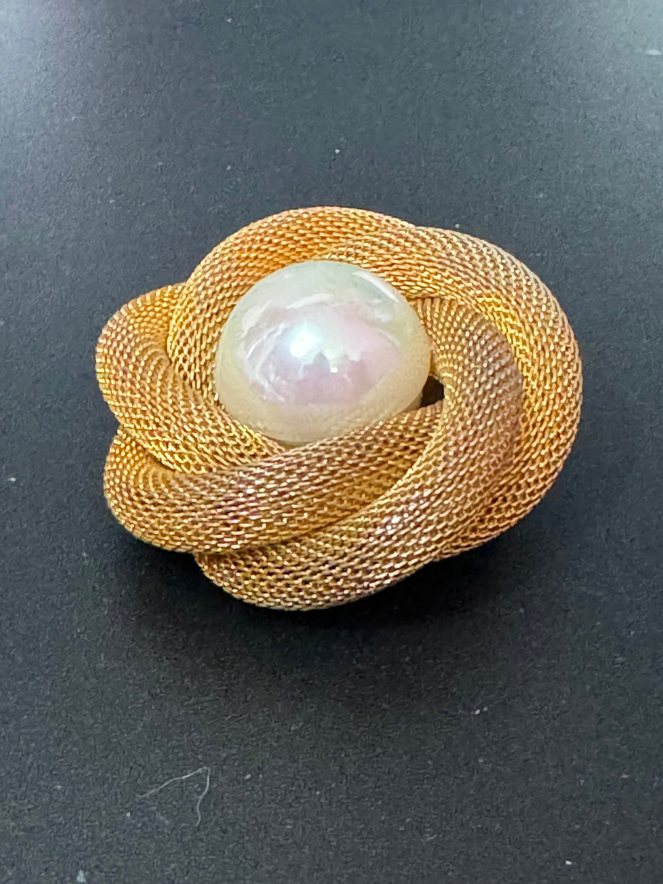 Oversized vintage mid century gold tone tube mesh brooch with large faux pearl