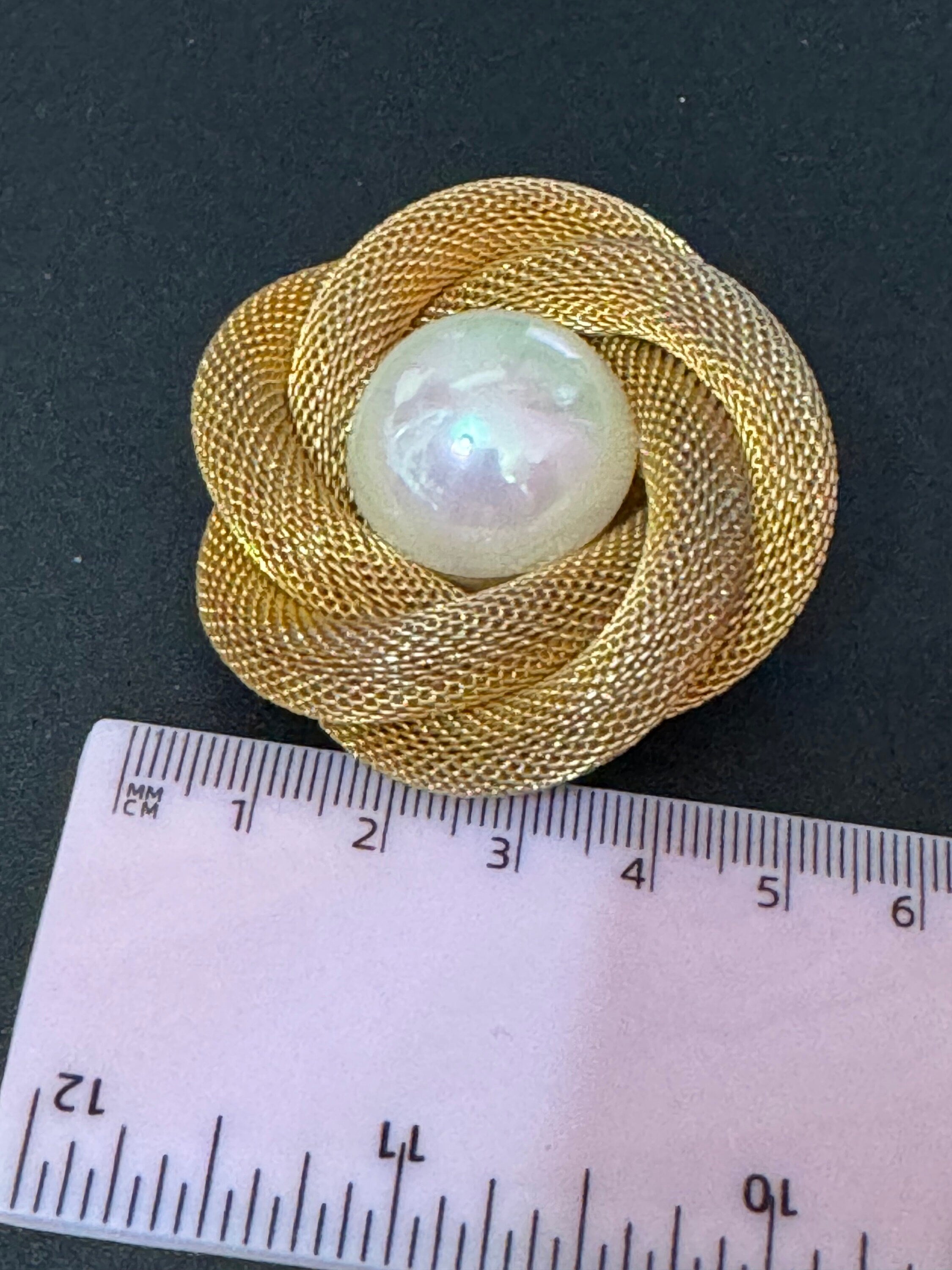 Oversized vintage mid century gold tone tube mesh brooch with large faux pearl