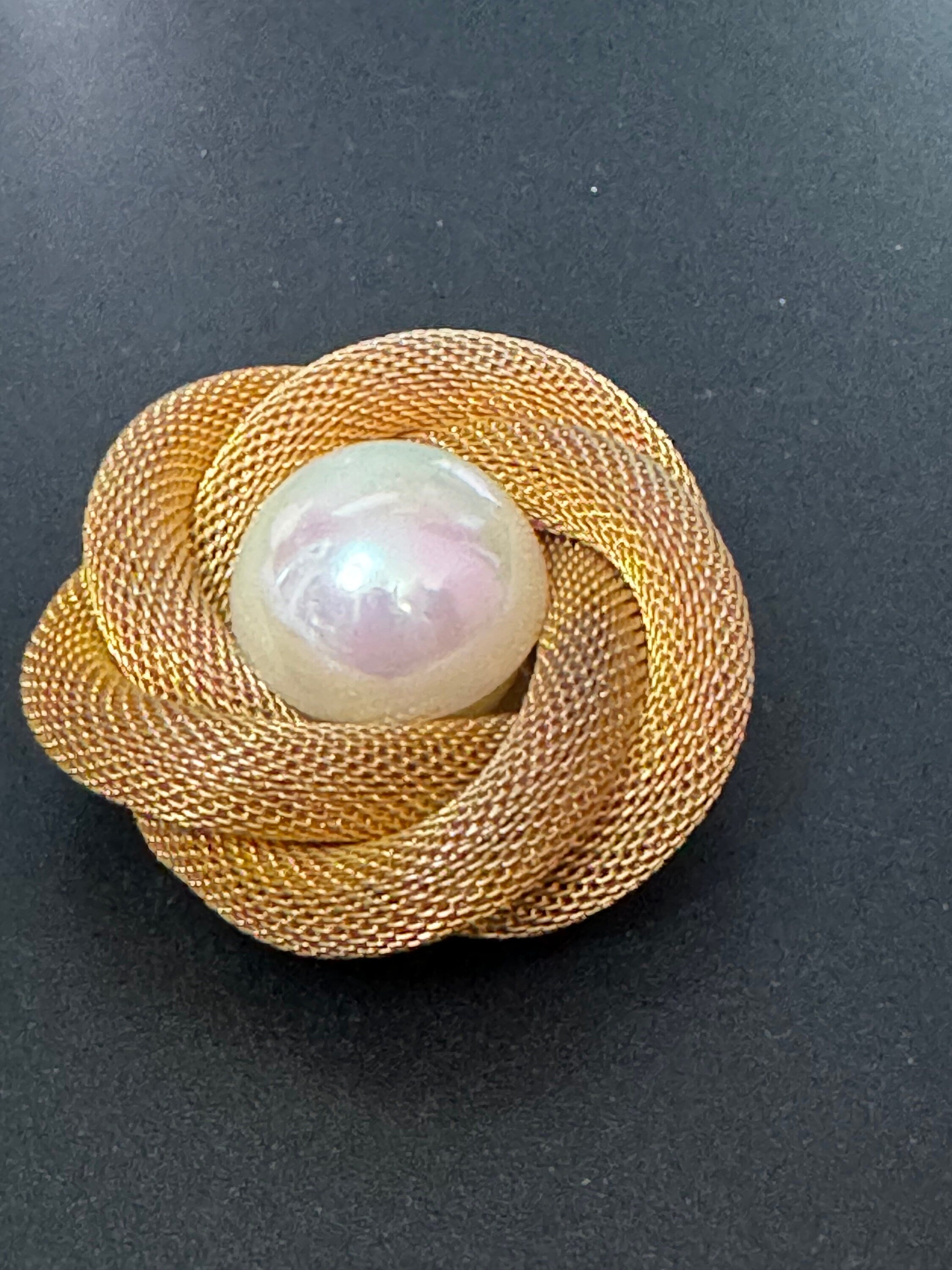 Oversized vintage mid century gold tone tube mesh brooch with large faux pearl