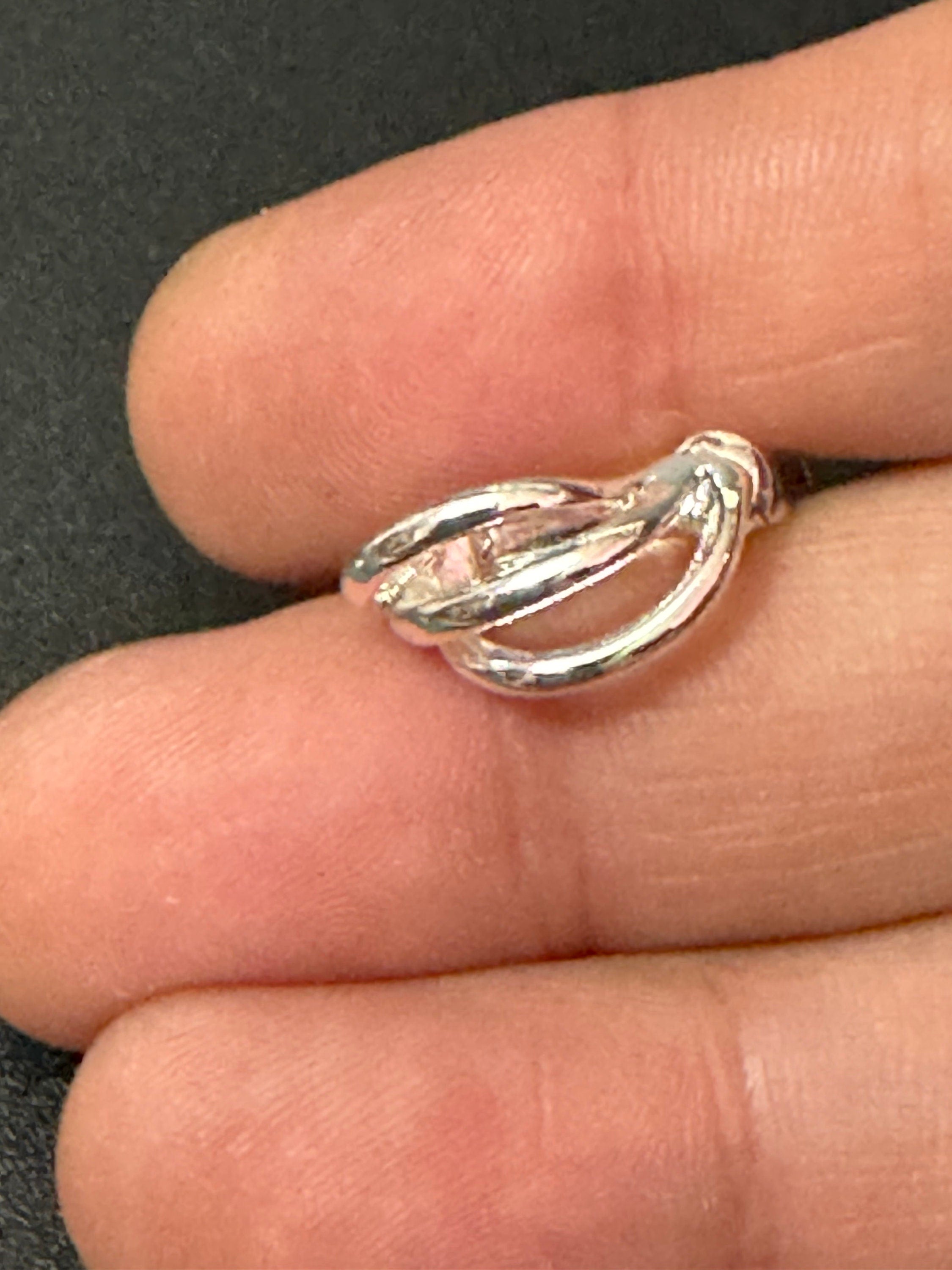 Signed NAPIER Vintage Small minimalist swirl silver tone statement designer clip on earrings