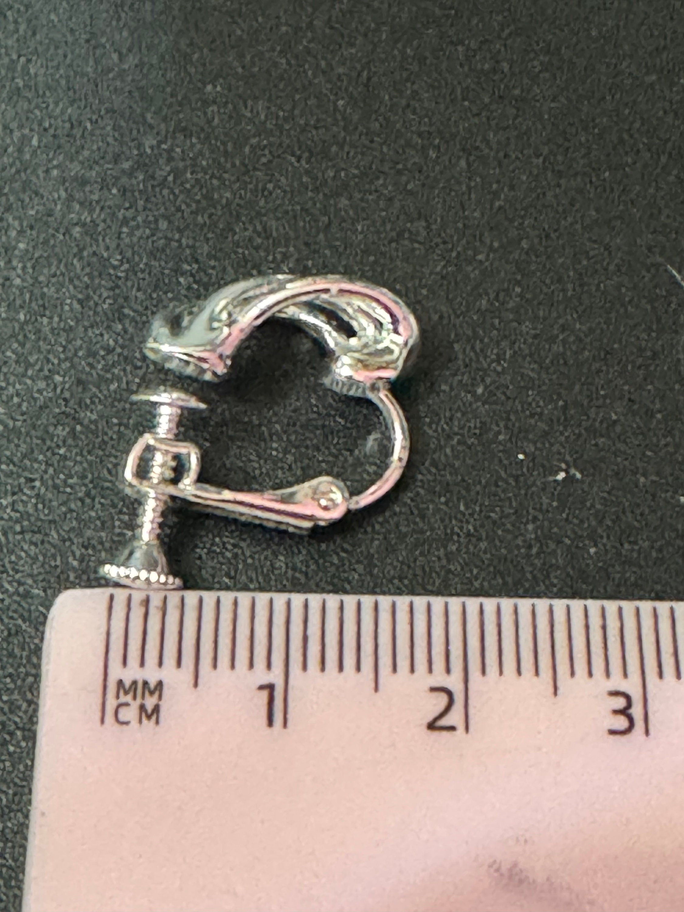Signed NAPIER Vintage Small minimalist swirl silver tone statement designer clip on earrings