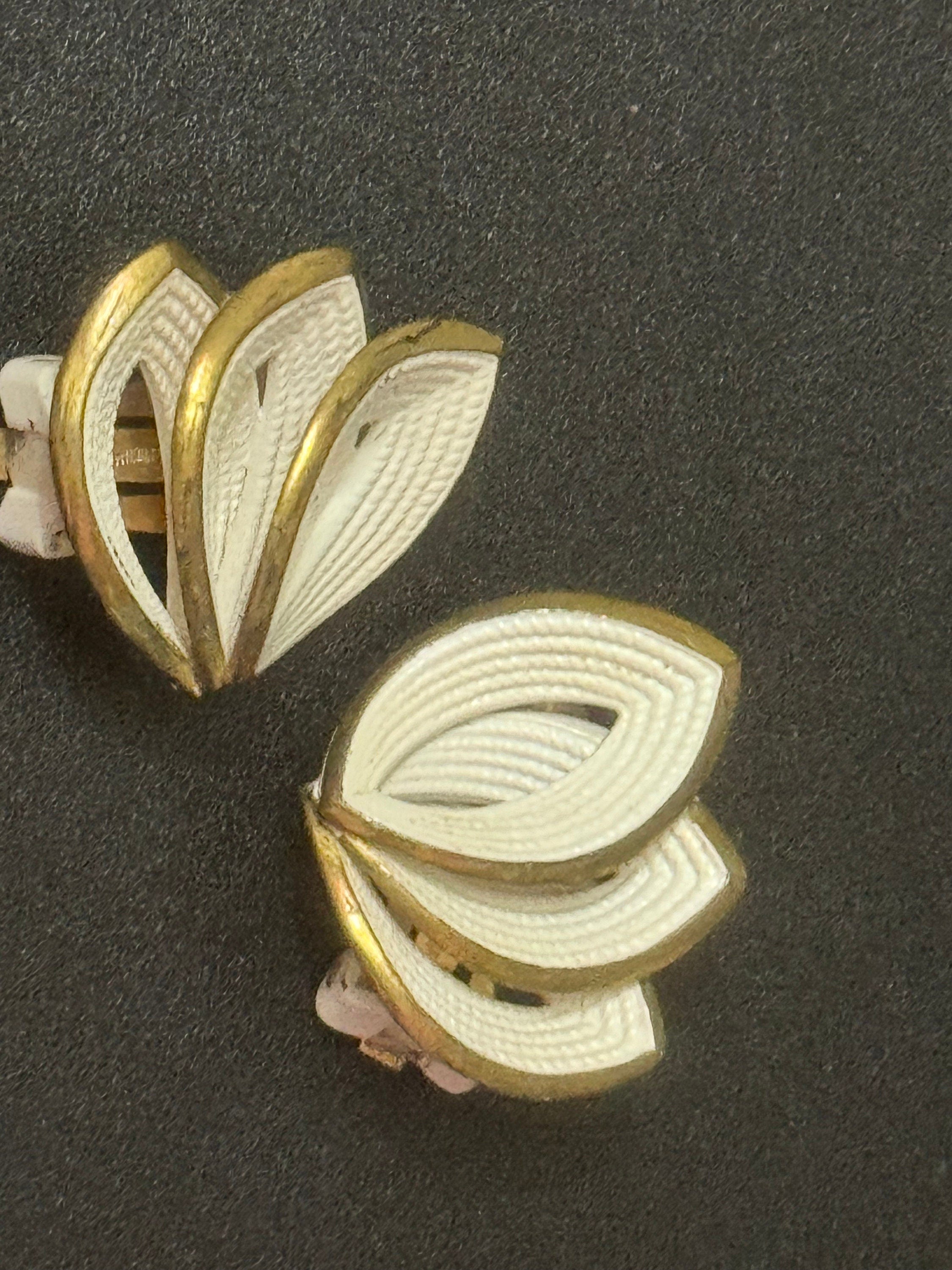 Signed GROSSE German designer cream enamel fan leaf design gold tone clip on earrings
