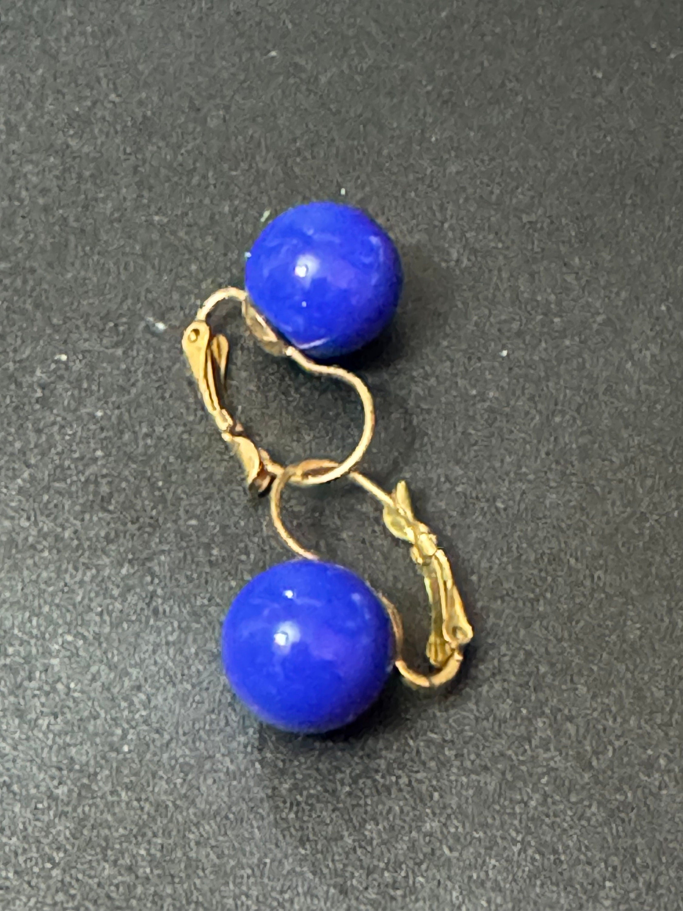 Signed joan rivers small bright blue ball stud gold plated pierced lever back earrings