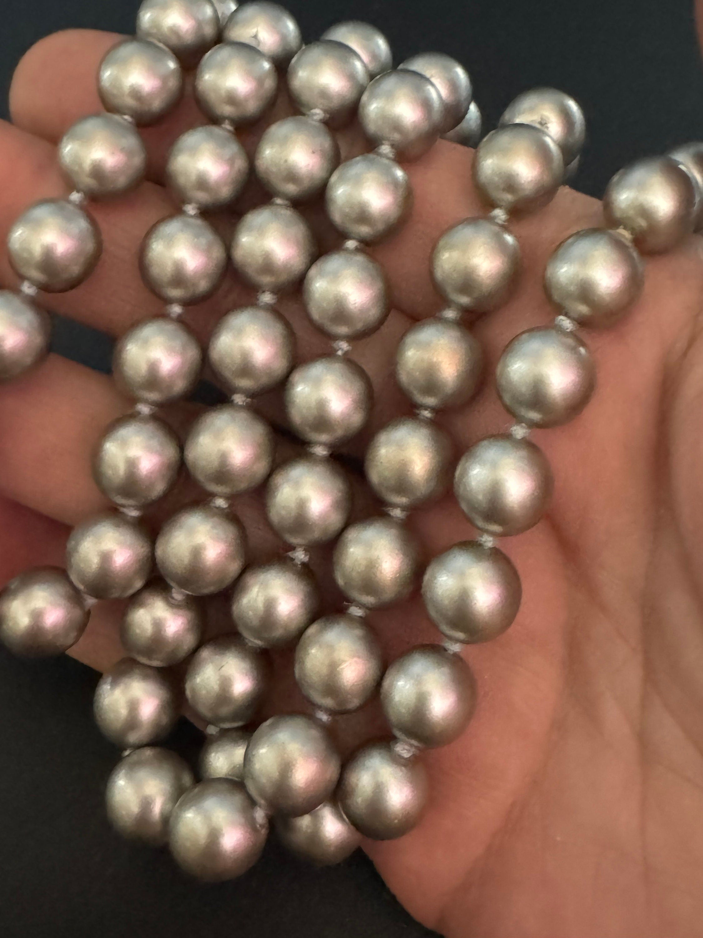 Signed Joan rivers vintage single strand steel grey 1cm glass knotted pearl necklace 80cm