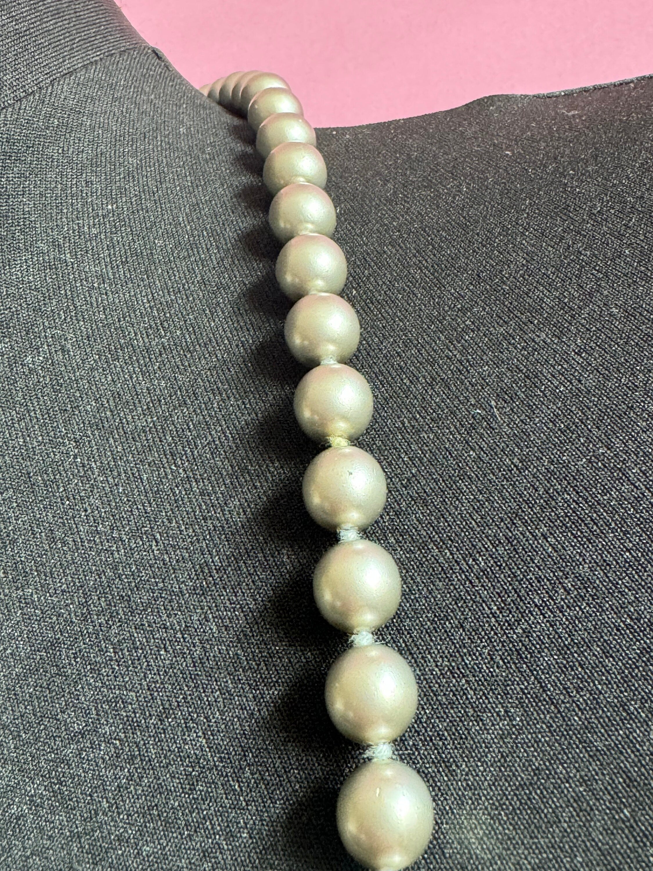 Signed Joan rivers vintage single strand steel grey 1cm glass knotted pearl necklace 80cm