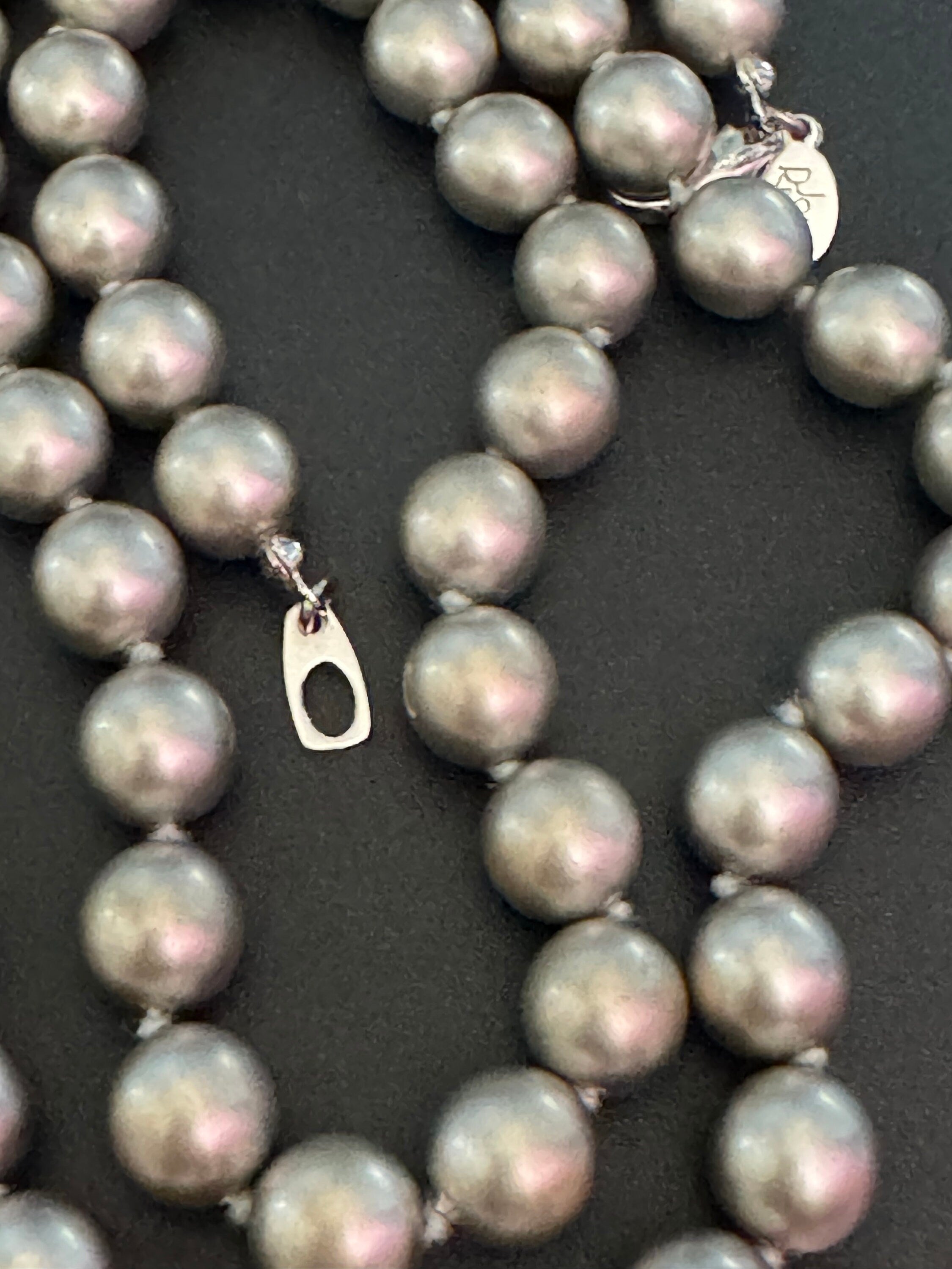 Signed Joan rivers vintage single strand steel grey 1cm glass knotted pearl necklace 80cm