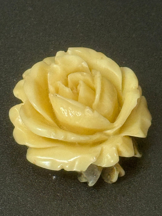 Early Plastic Celluloid Art Deco beige cream resin floral rose brooch