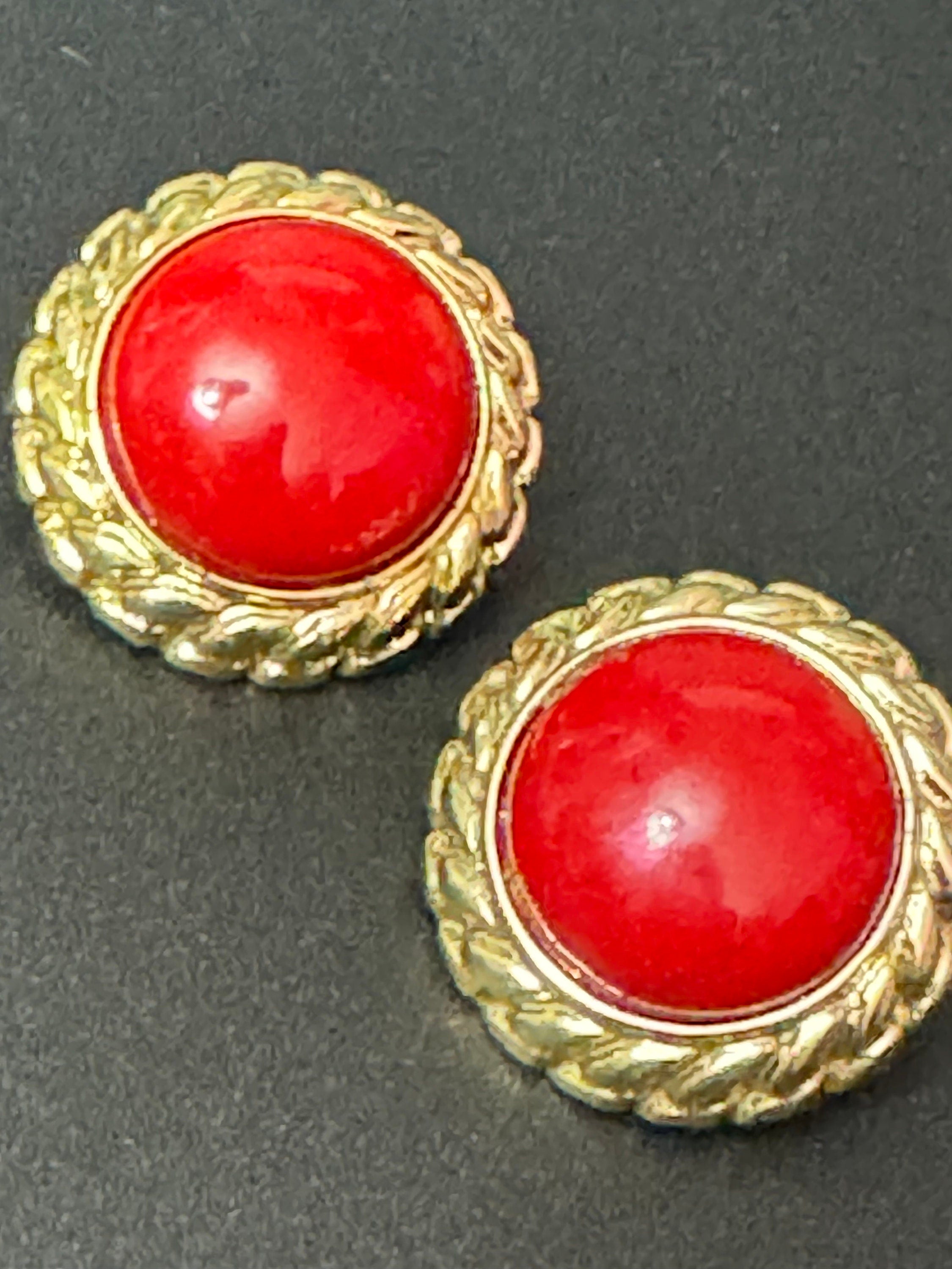 Vintage plastic 3cm oversized gold tone and red round dome cabochon button stud clip on earrings lightweight