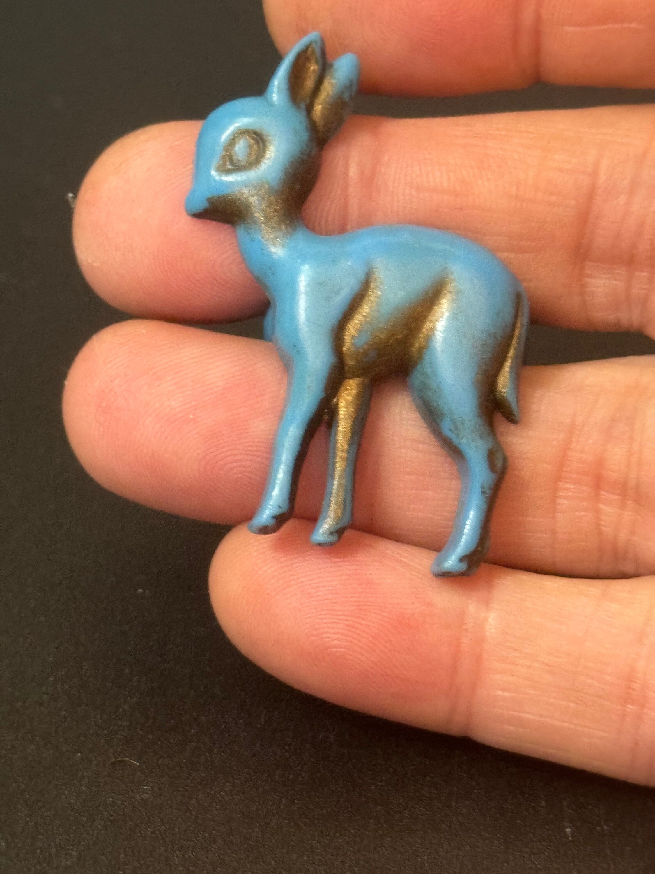 Size N Vintage kitsch oversized big blue early plastic novelty deer fawn ring