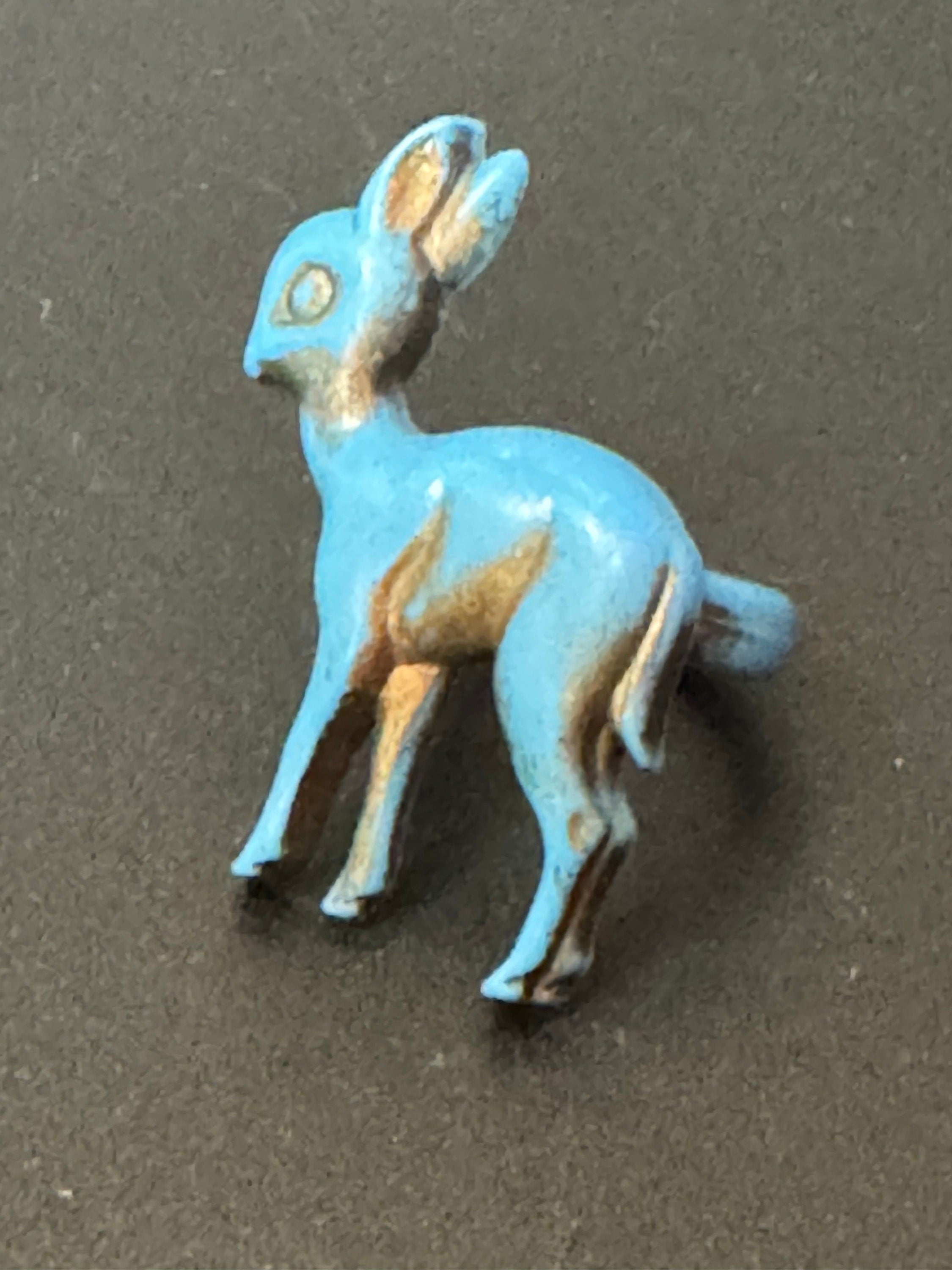 Size N Vintage kitsch oversized big blue early plastic novelty deer fawn ring