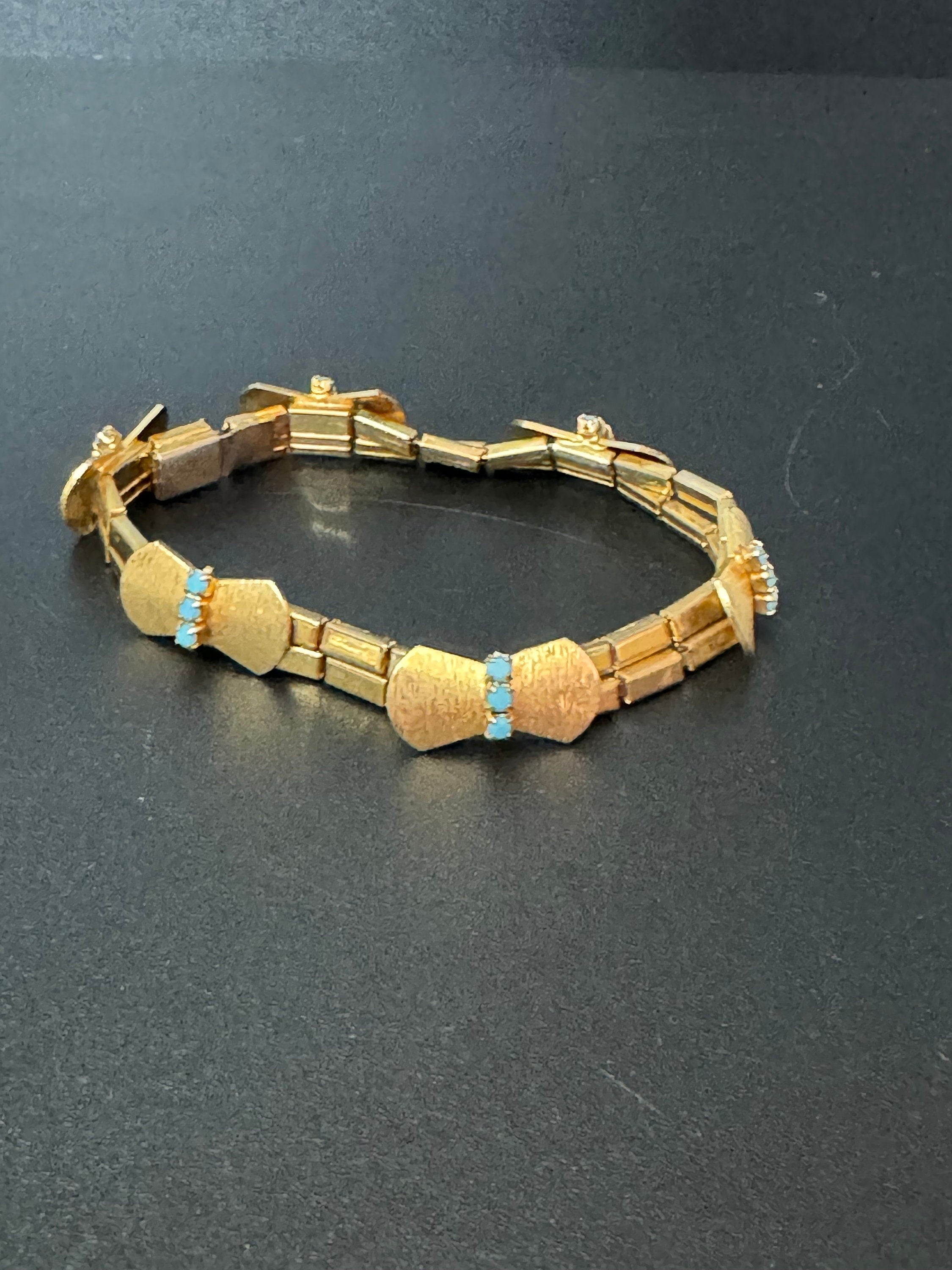 Vintage articulated flat link mesh gold tone bracelet with turquoise blue paste