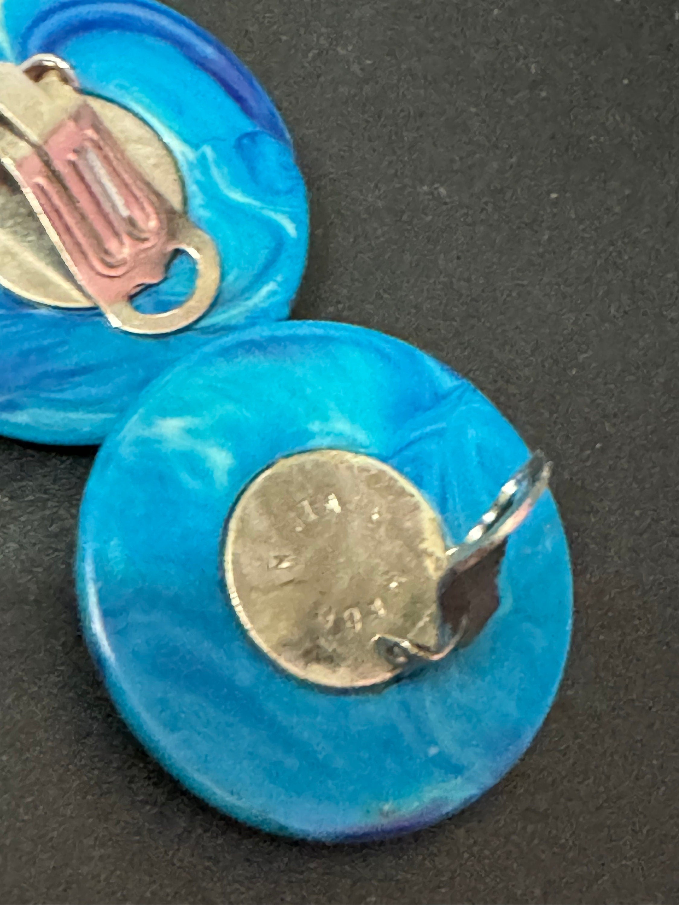 Signed made it Italy vintage oversized 4cm silver tone blue plastic clip on button earrings Etruscan style