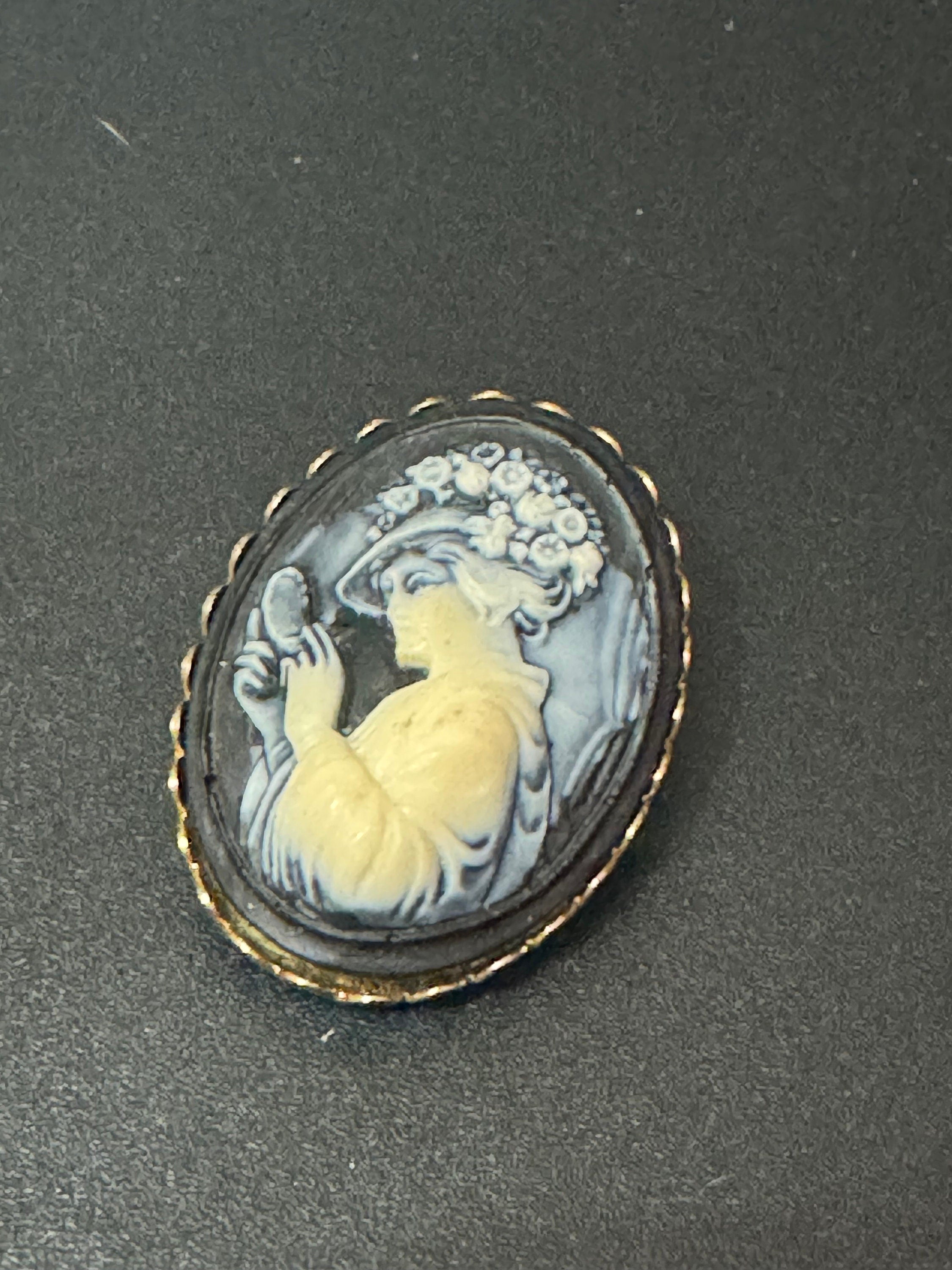 Vintage Black Plastic Figural Cameo Lady Gold Tone Scarf Ring Clip Holder 1960s 1970s
