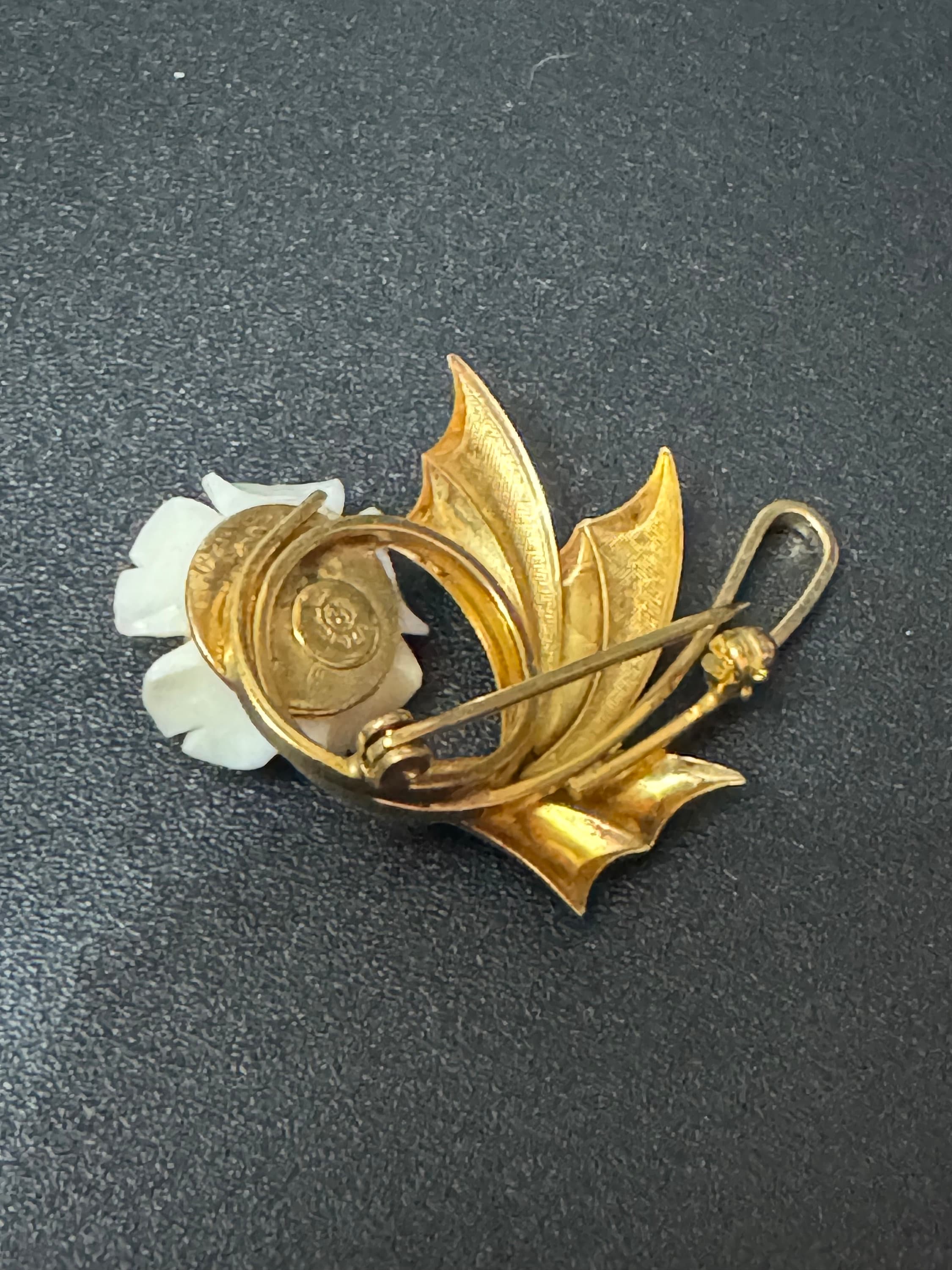 1/20th 18k rolled gold Early Plastic Celluloid Art Deco beige cream resin floral dog rose brooch 4cm
