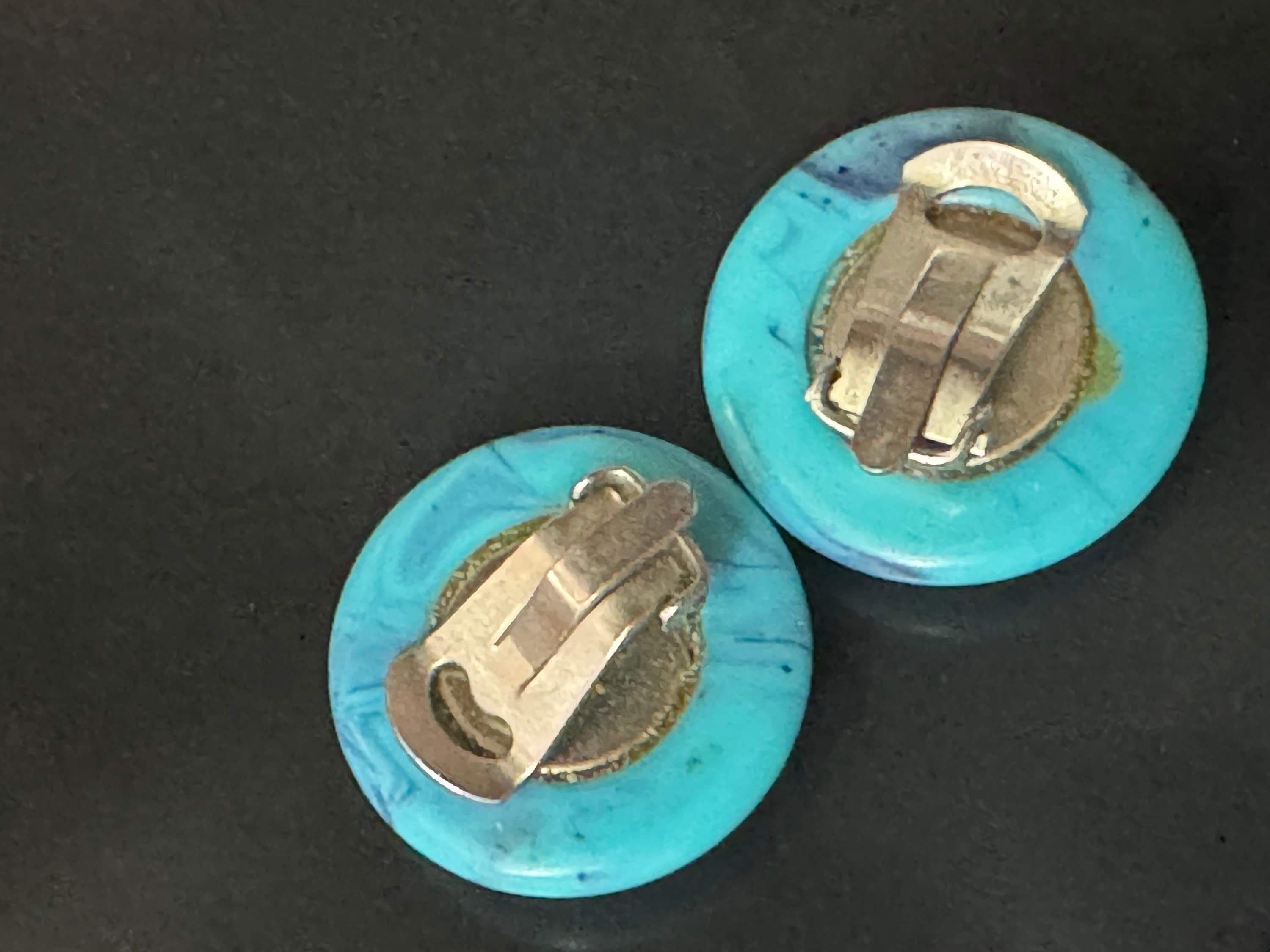 Large 2cm round turquoise blue plastic button clip on stud earrings 1980s