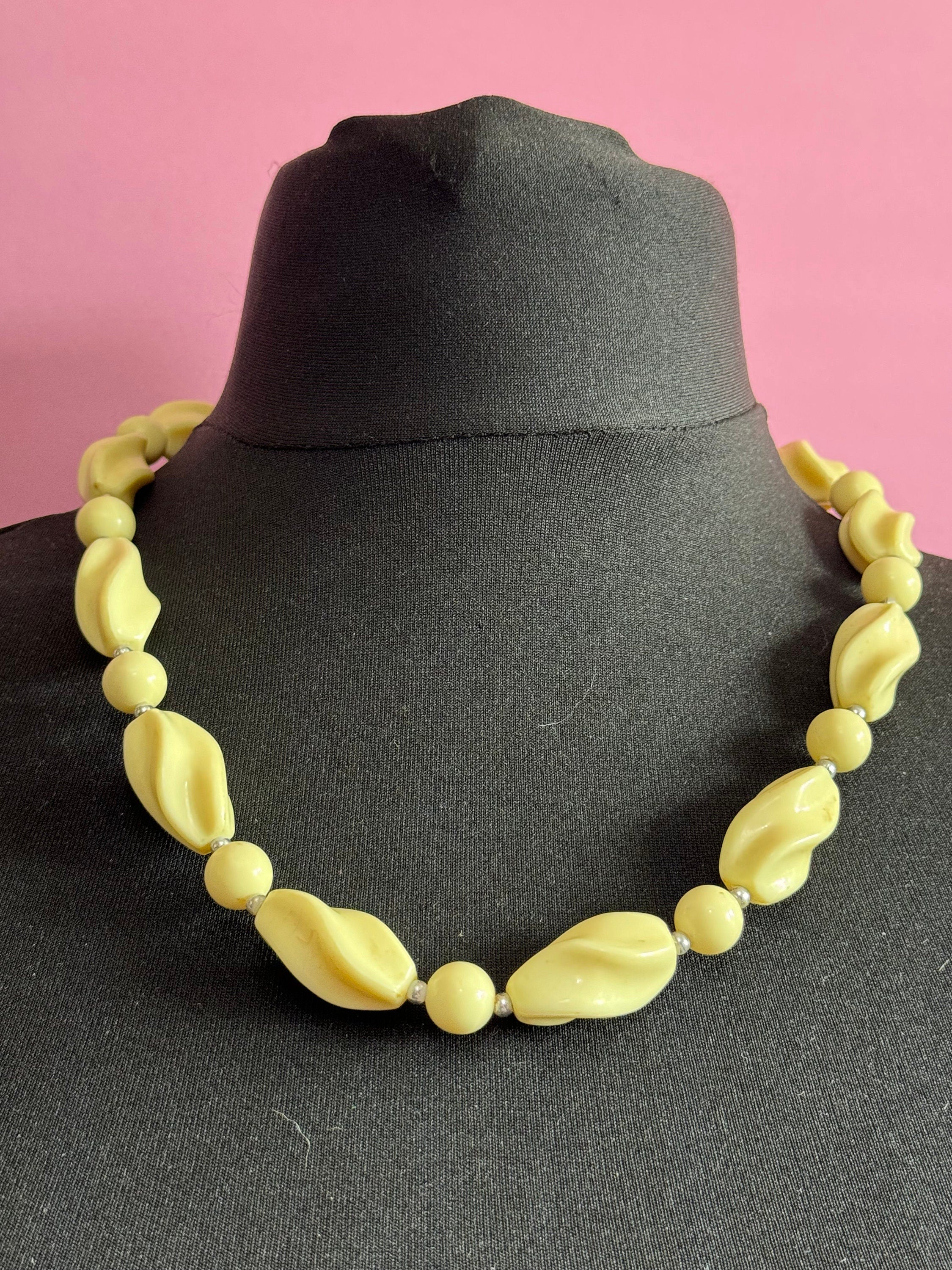 Vintage chunky plastic cream large beaded necklace 1970s 1980s 60cm