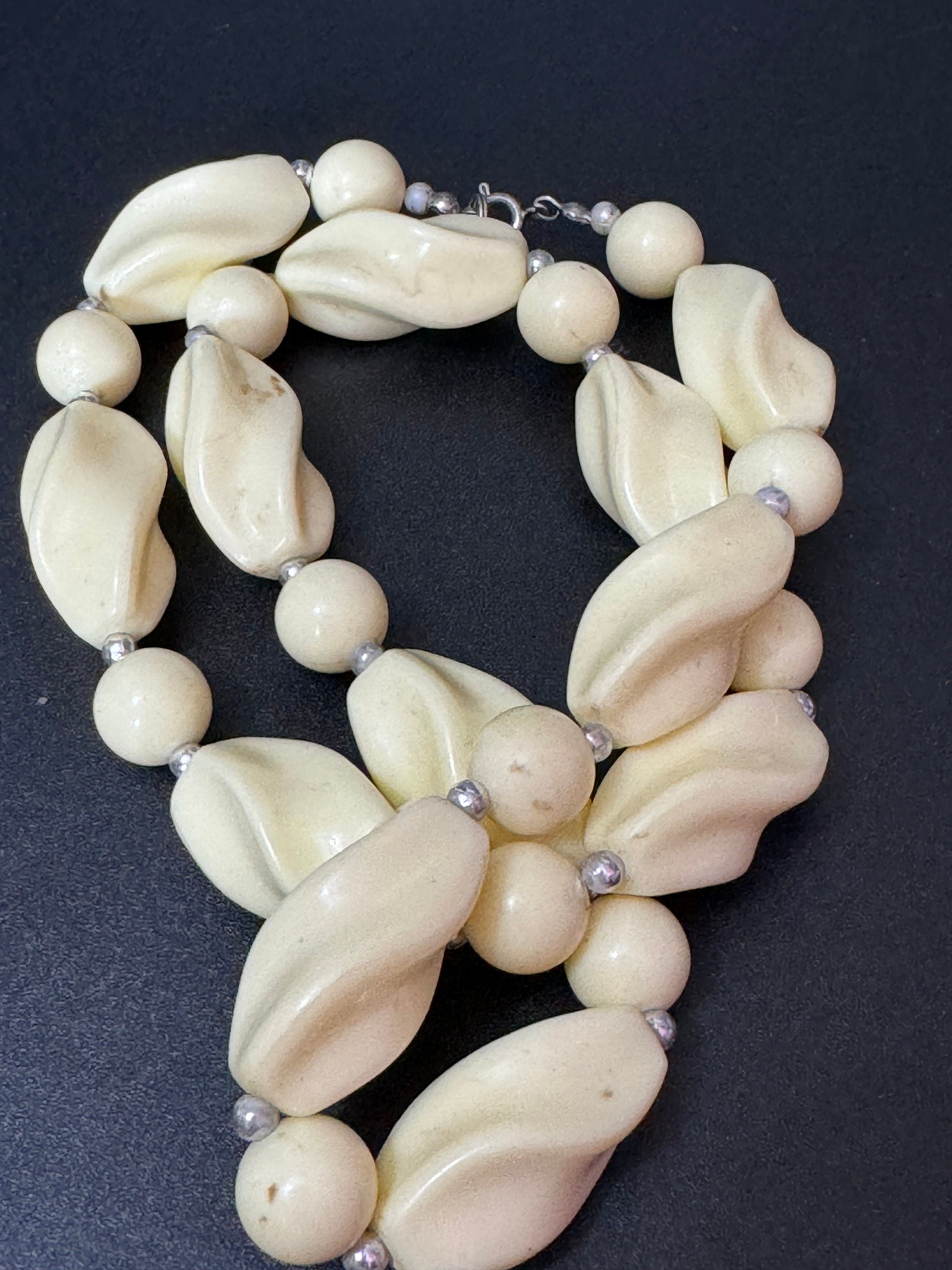 Vintage chunky plastic cream large beaded necklace 1970s 1980s 60cm