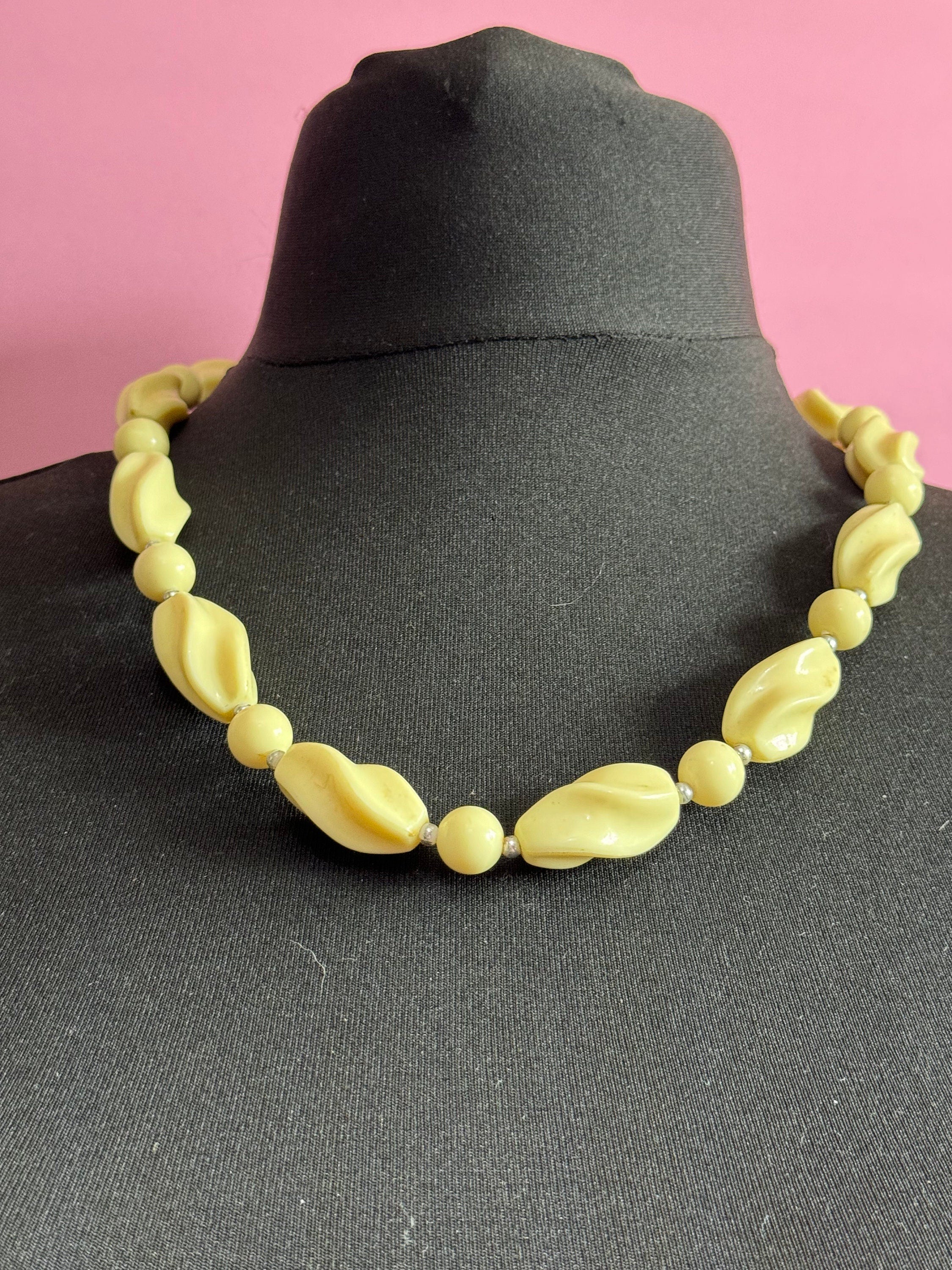Vintage chunky plastic cream large beaded necklace 1970s 1980s 60cm