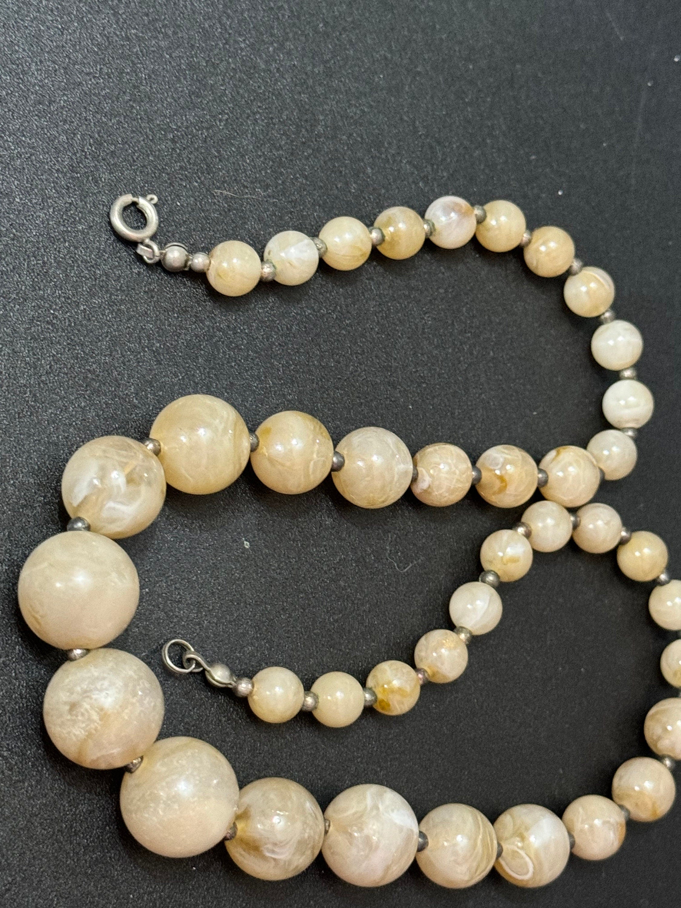 Vintage short beige brown neutral gold tone plastic beaded necklace 48cm