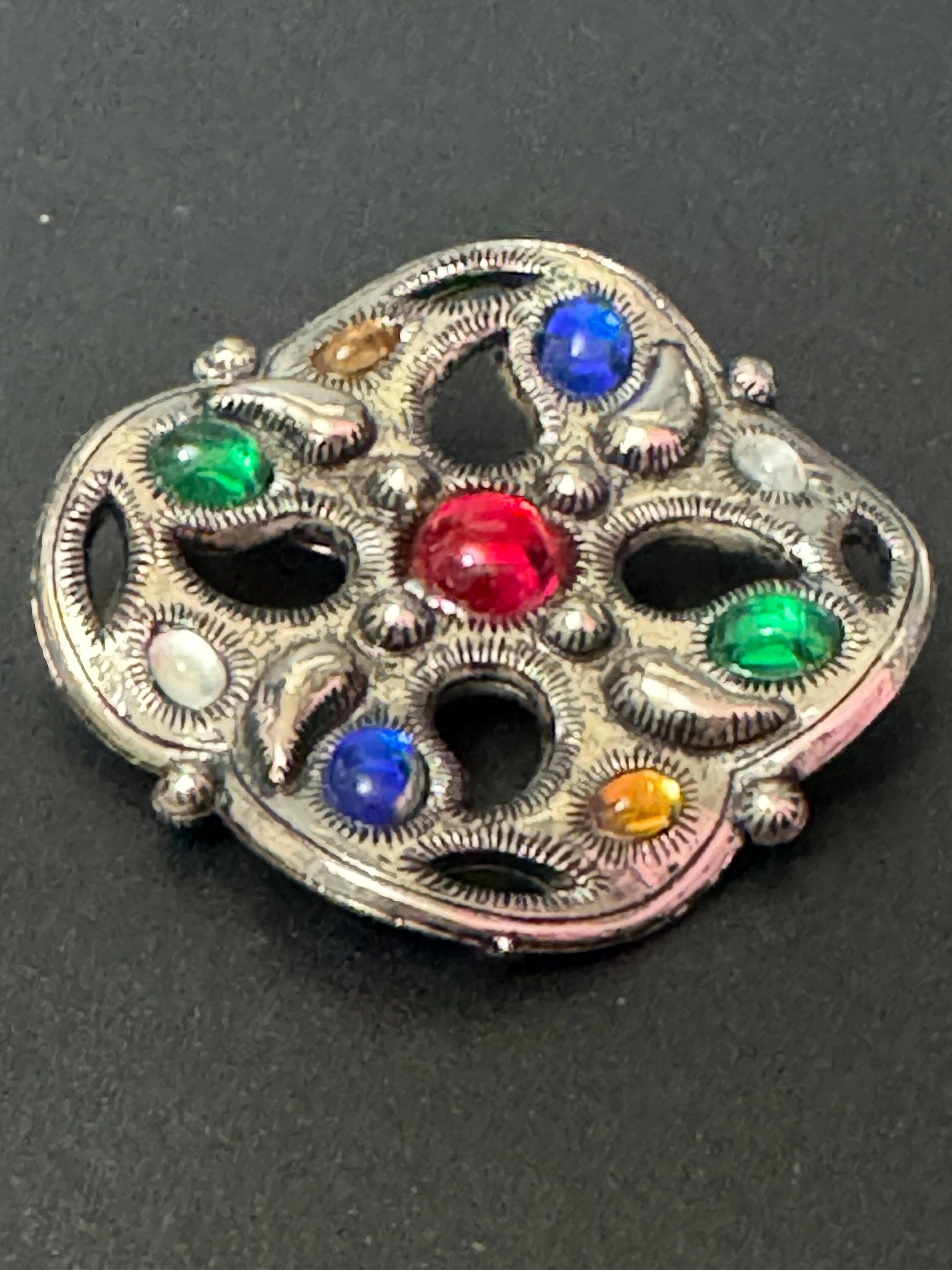 Large plastic Gripoix style cabochon domed open work abstract brooch silver tone