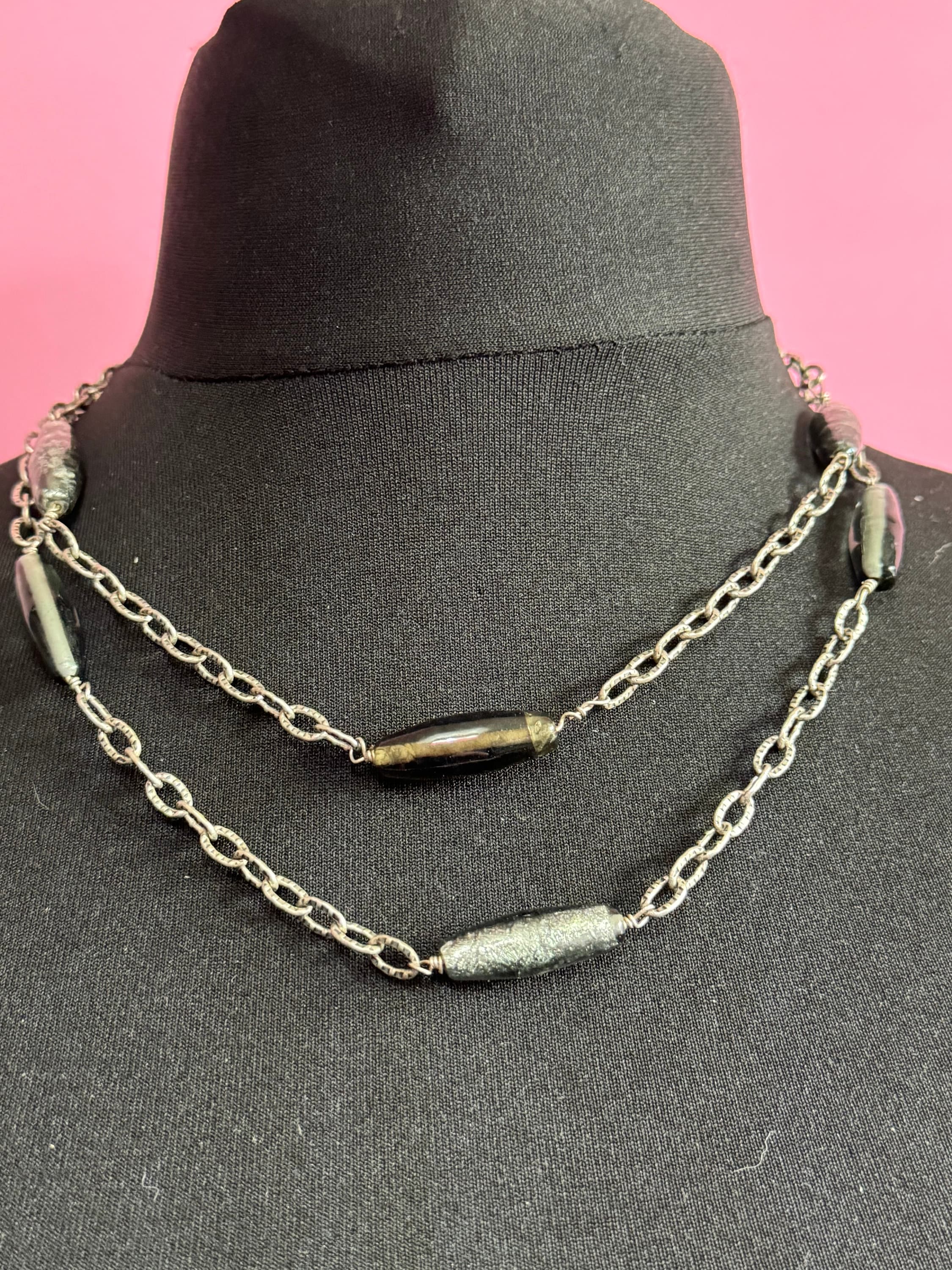 Vintage 1970s silver tone chain link 2.5cm grey glass beaded station link necklace 106cm long