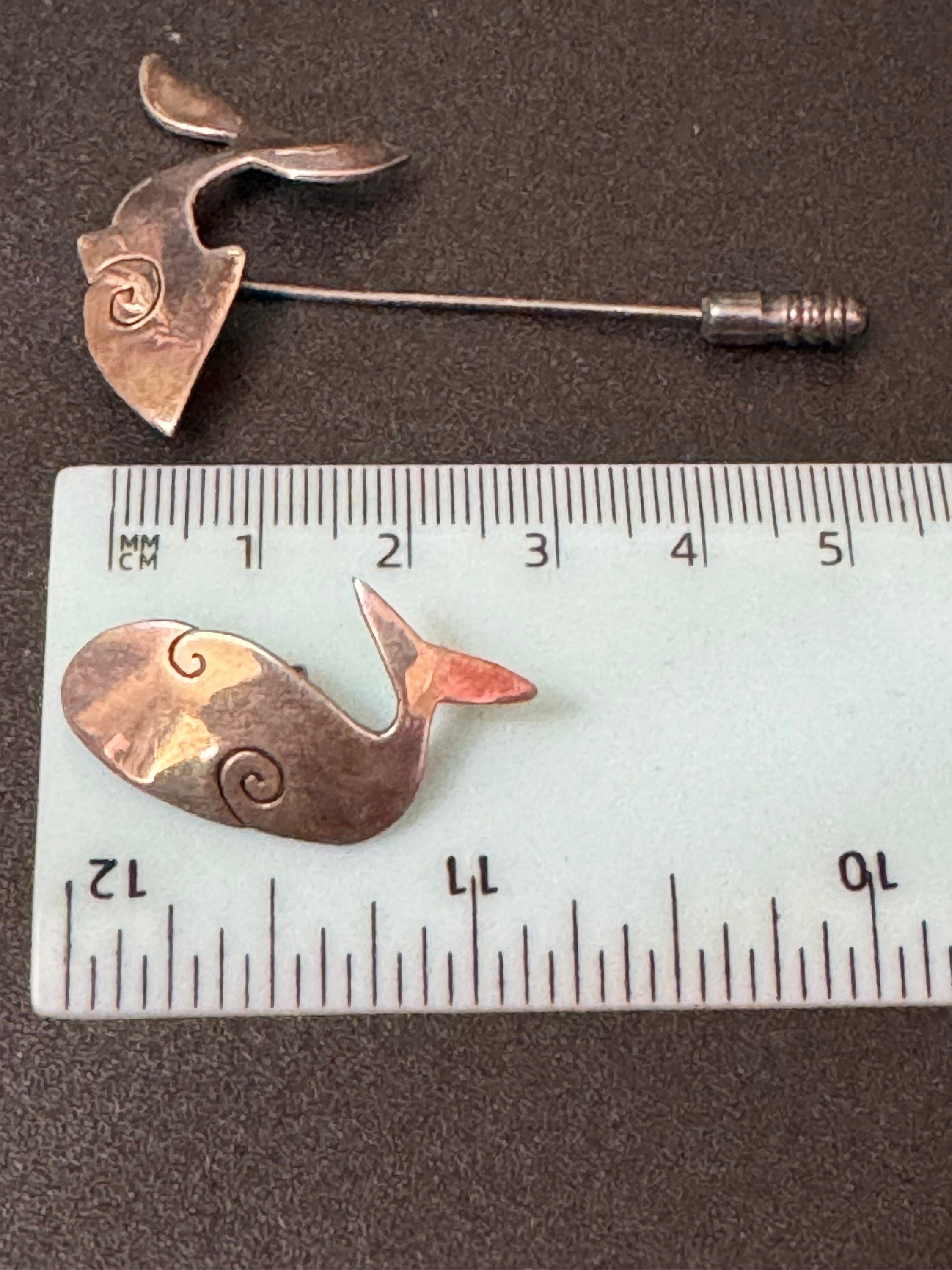 Retro nautical jewellery set 925 sterling silver fish pendant and matching style whale lapel stick pin