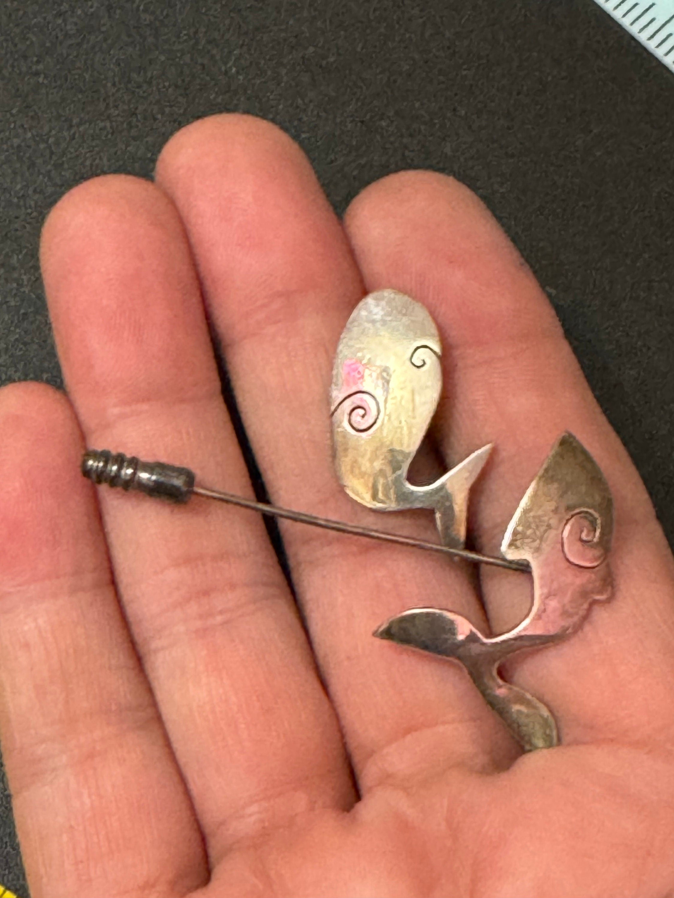 Retro nautical jewellery set 925 sterling silver fish pendant and matching style whale lapel stick pin
