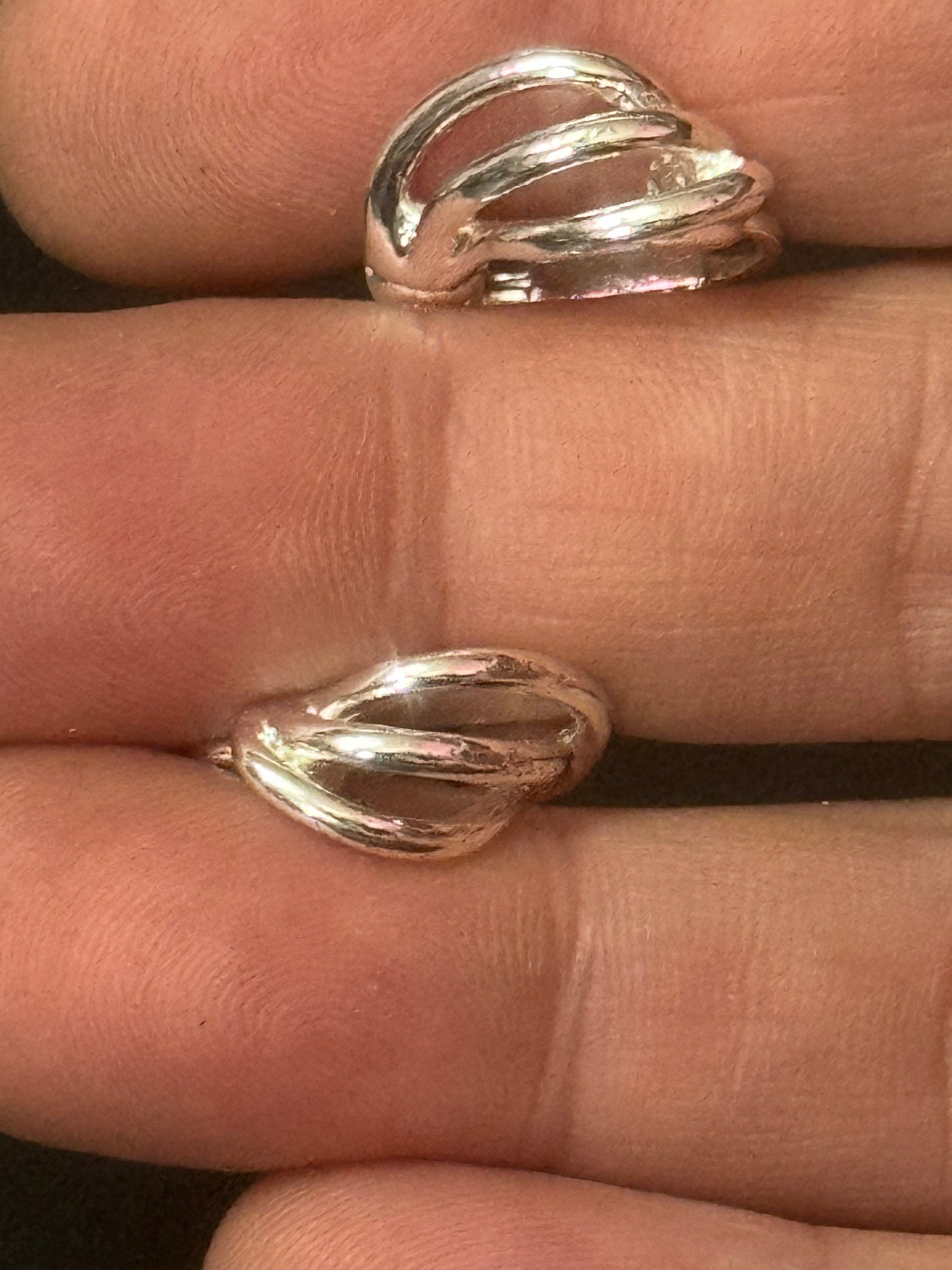 Signed NAPIER Vintage Small minimalist swirl silver tone statement designer clip on earrings