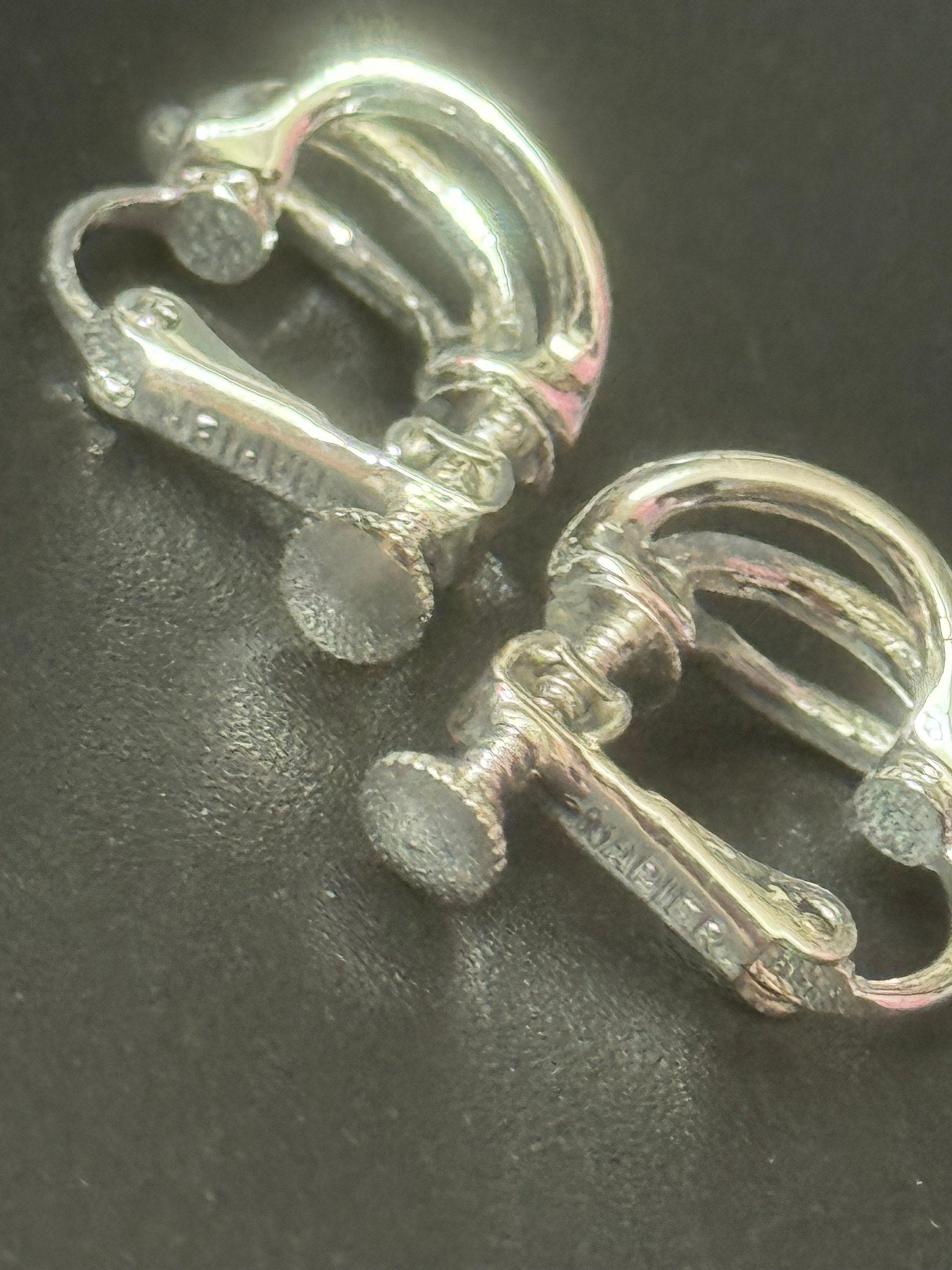 Signed NAPIER Vintage Small minimalist swirl silver tone statement designer clip on earrings